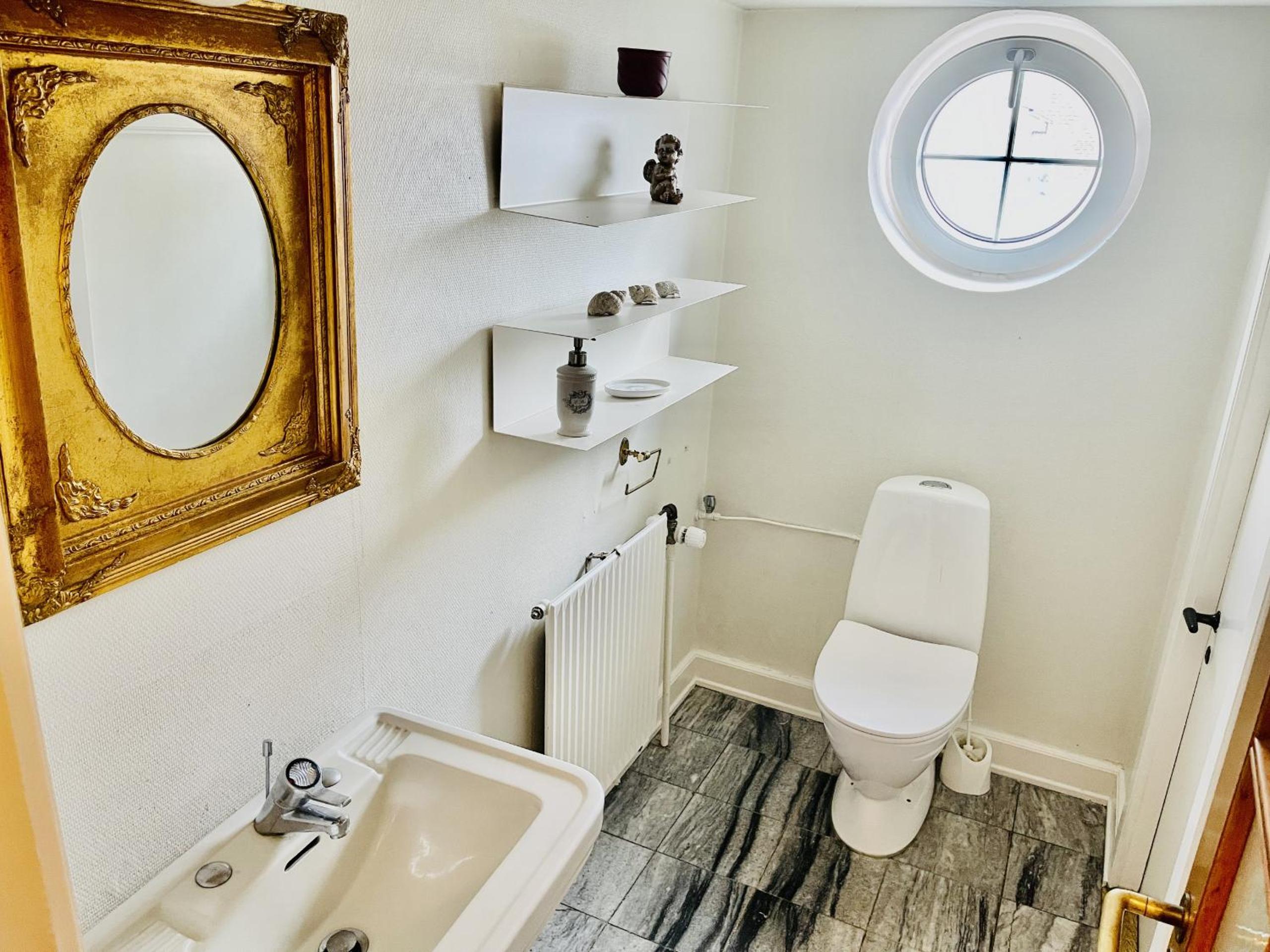 Double Room with Shared Bathroom photo 2