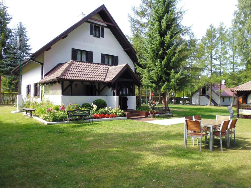 Six-Bedroom House photo 1