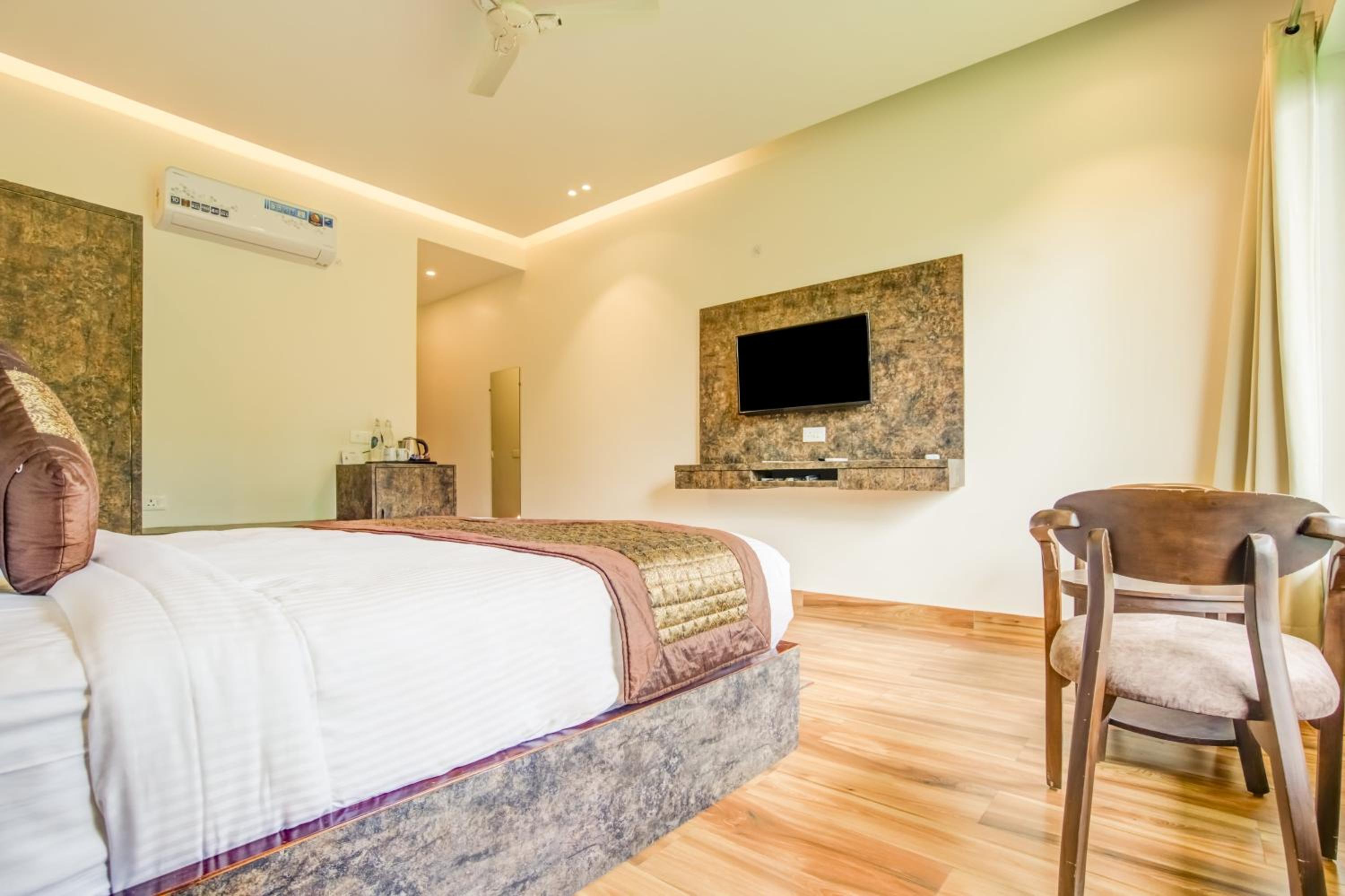 Premium Room with Balcony photo 3