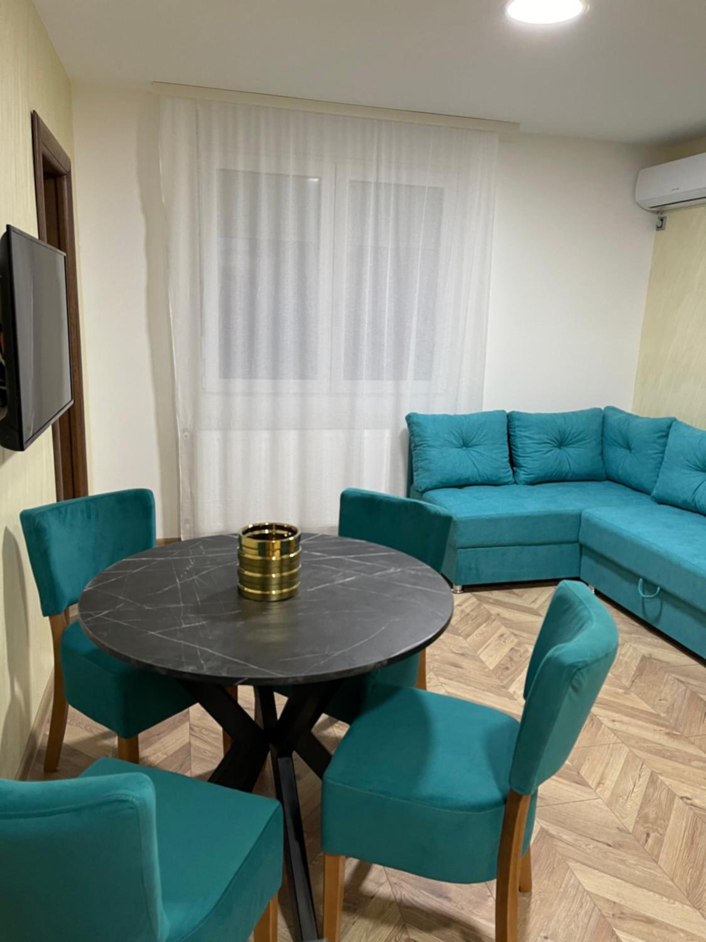 Apartment with Balcony photo 3