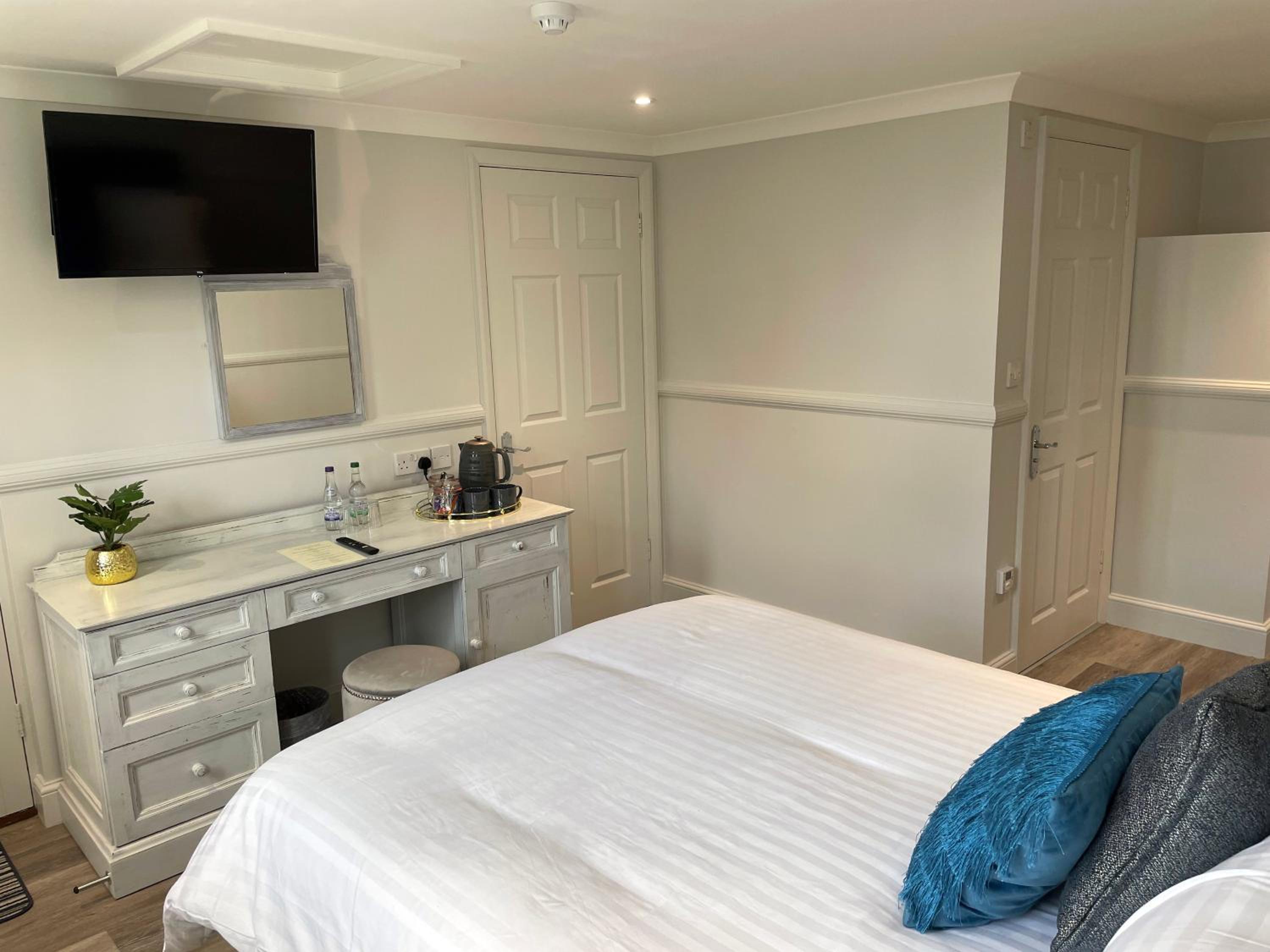 Economy Double Room photo 2