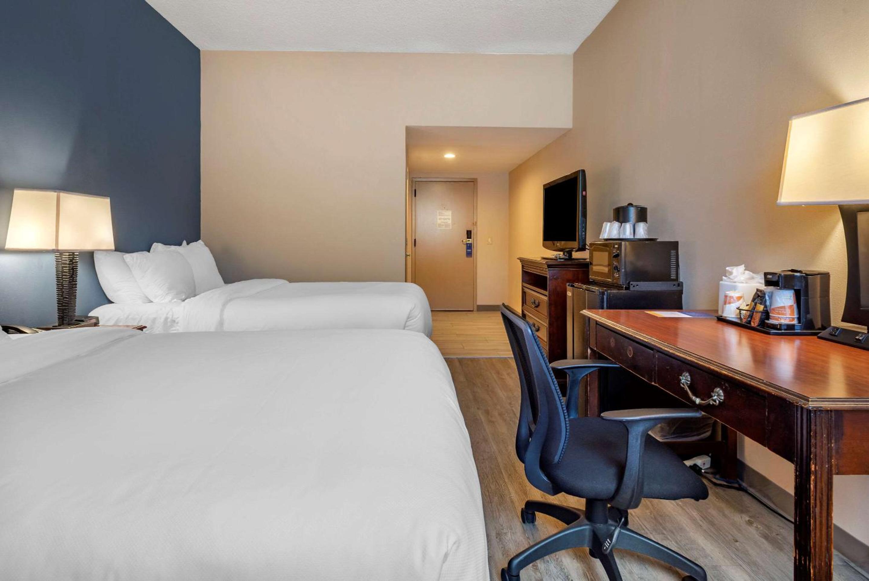 Standard Double Room with Two Double Beds - Non Smoking - Photo 7