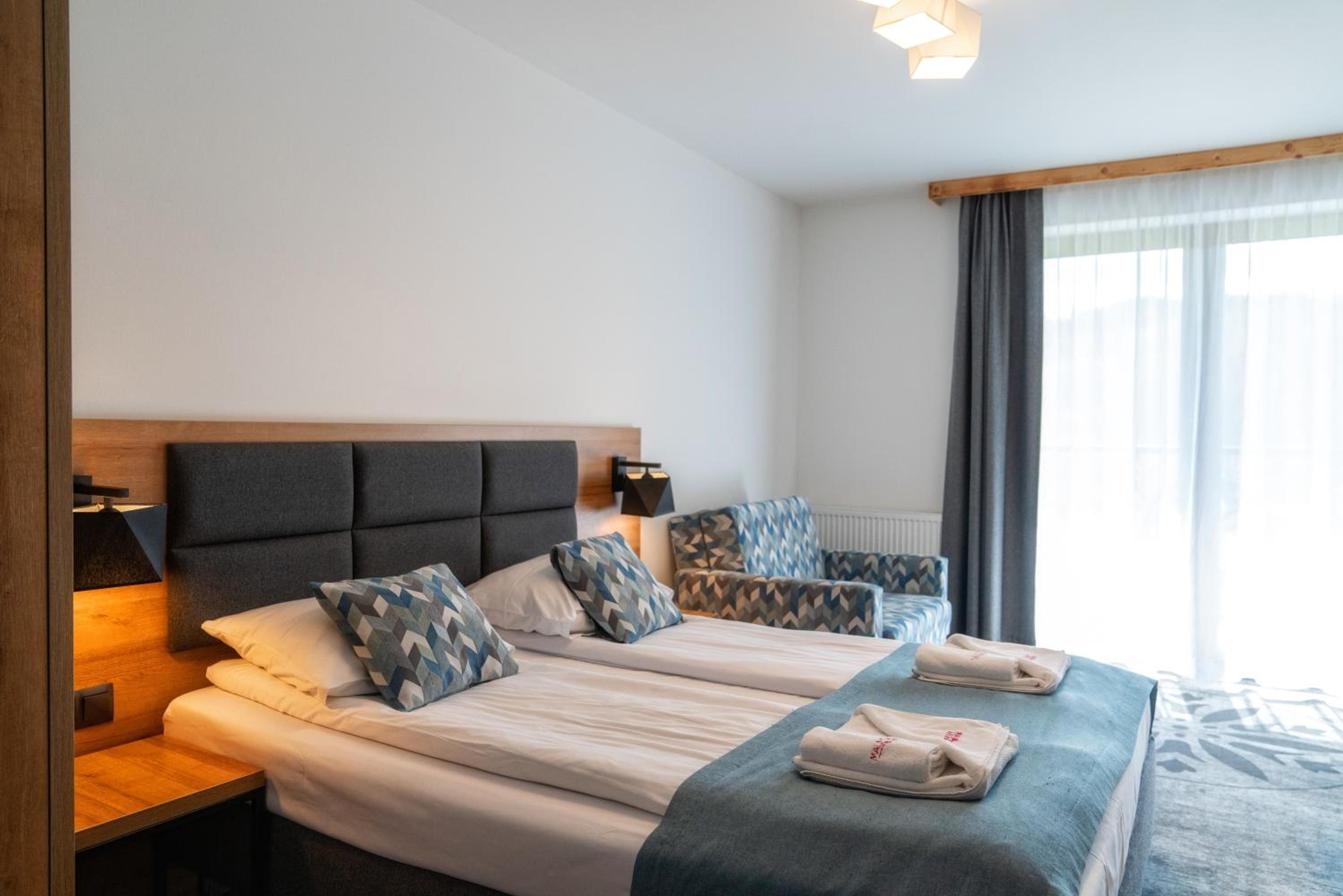 Double Room with Balcony (2 Adults + 1 Child) photo 2