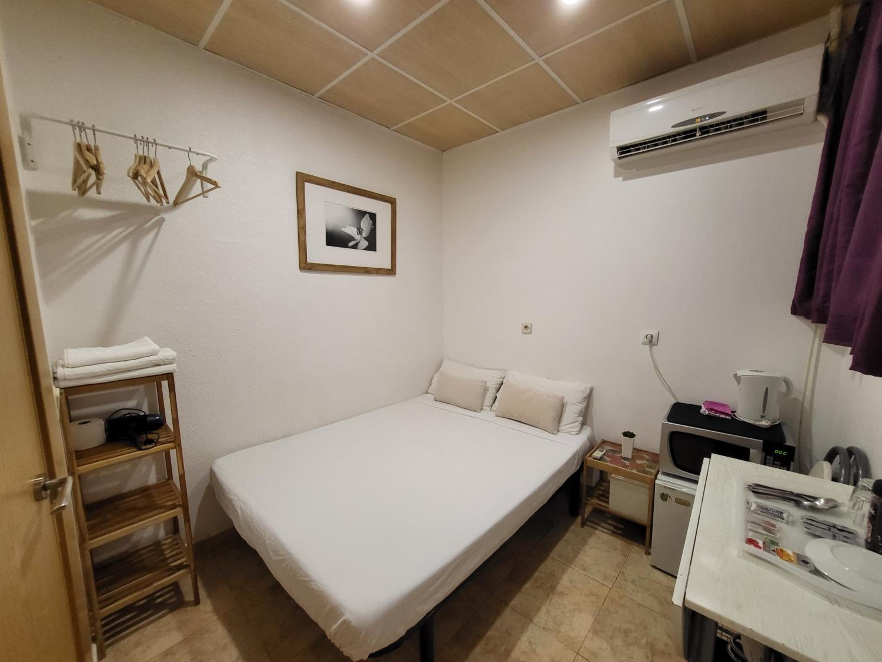 Small Budget Double Room with private bathroom photo 2