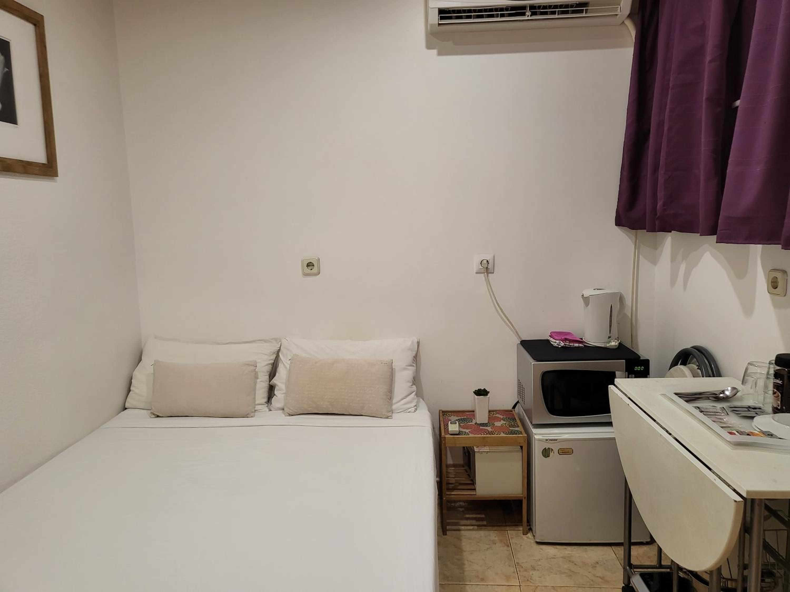 Small Budget Double Room with private bathroom photo 2