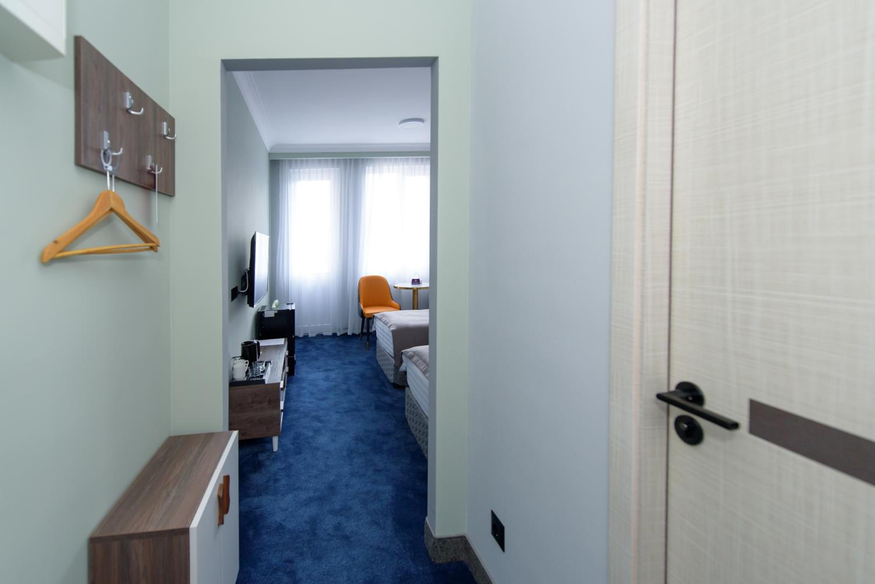 Standard Twin Room with Balcony photo 2