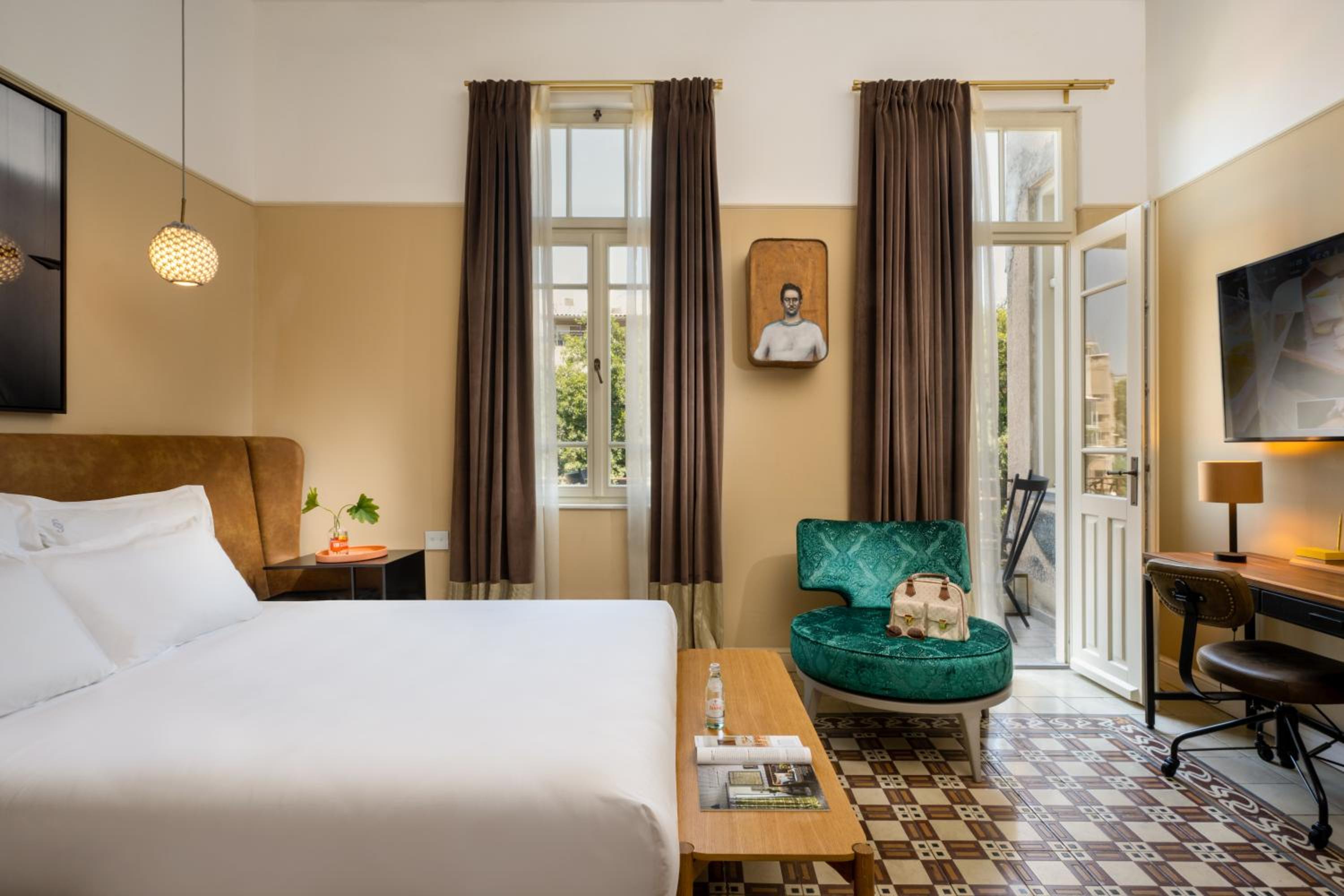 Classic King Room with Balcony photo 2