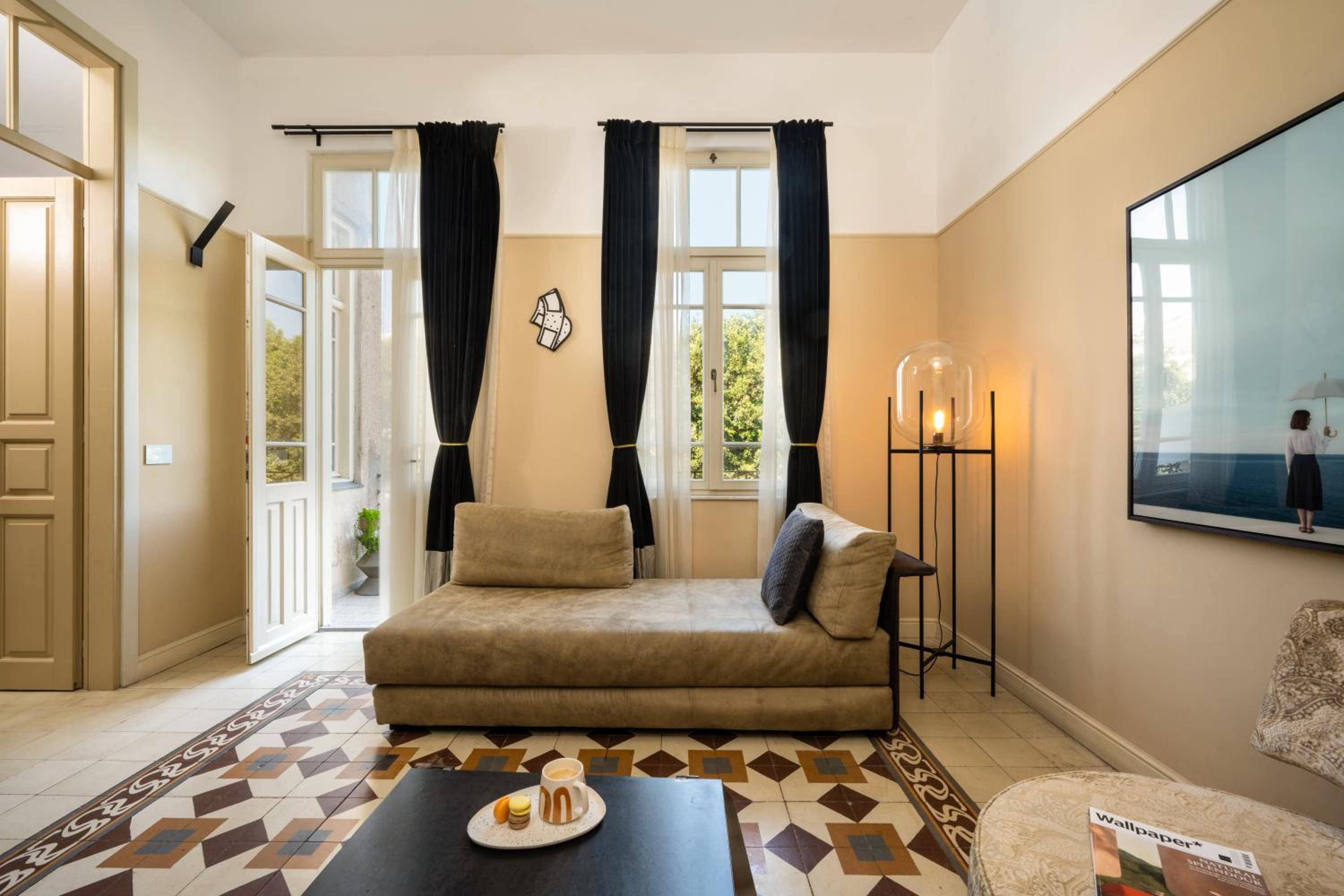 Executive One Bedroom Suite with Balcony  photo 3