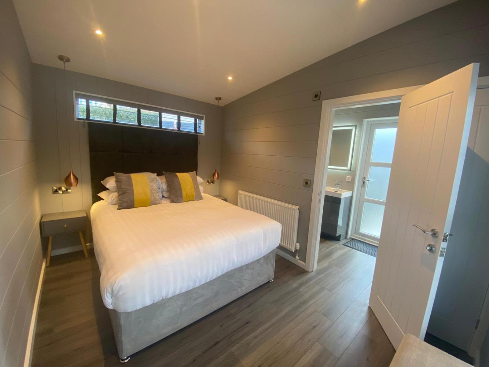 One-Bedroom House - Photo 2