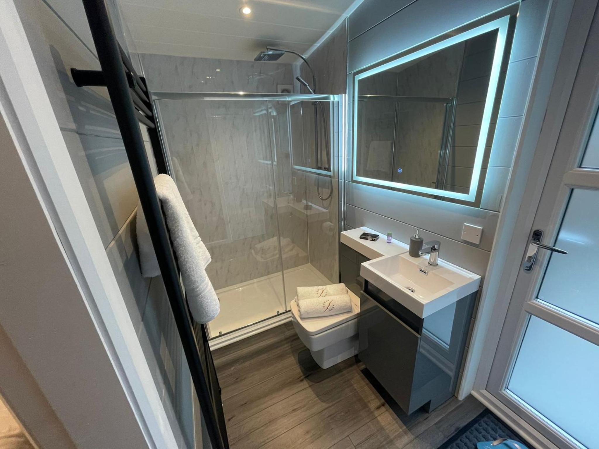 One-Bedroom House - Photo 5