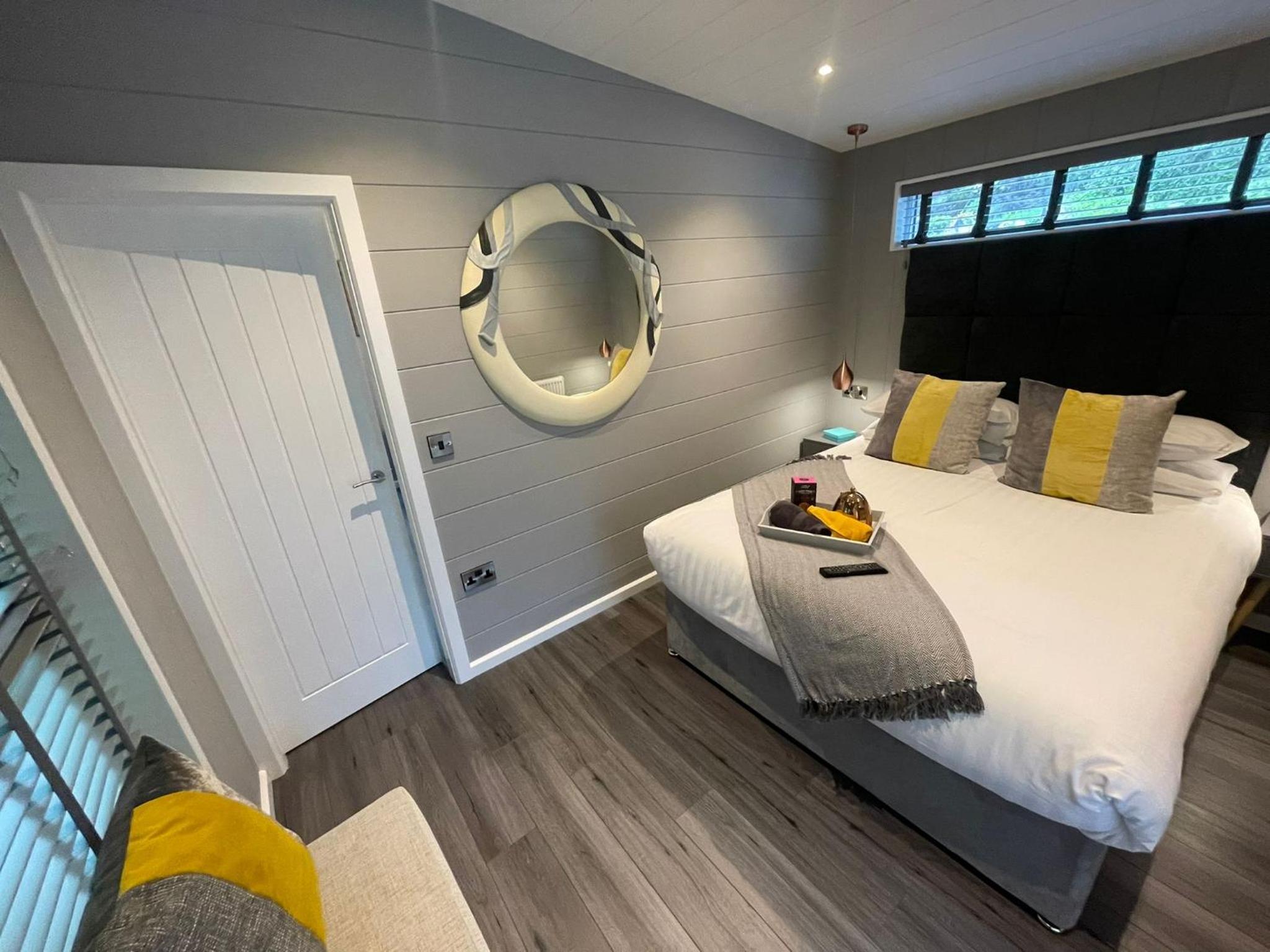 One-Bedroom House - Photo 8