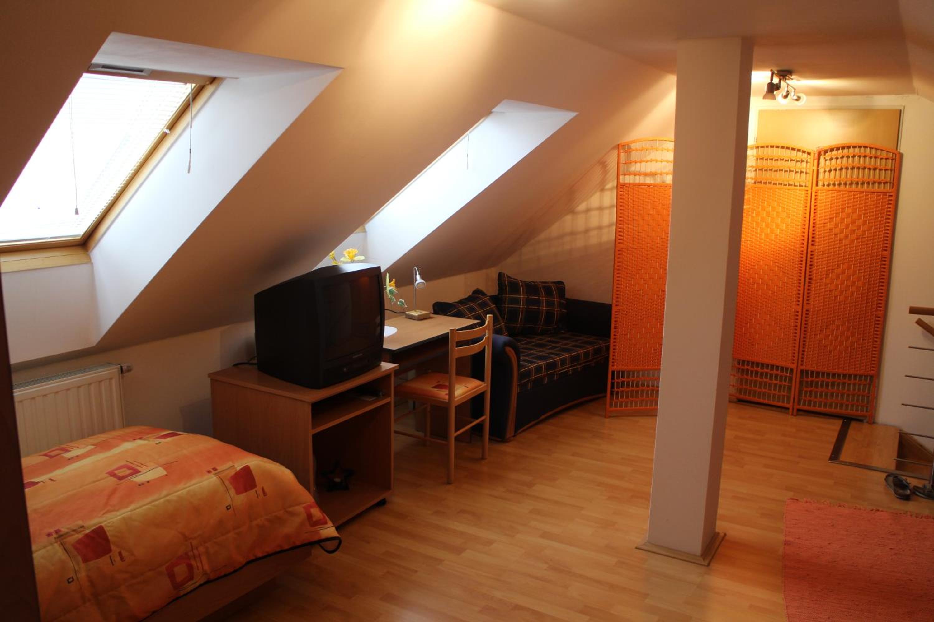 One-Bedroom Apartment photo 1