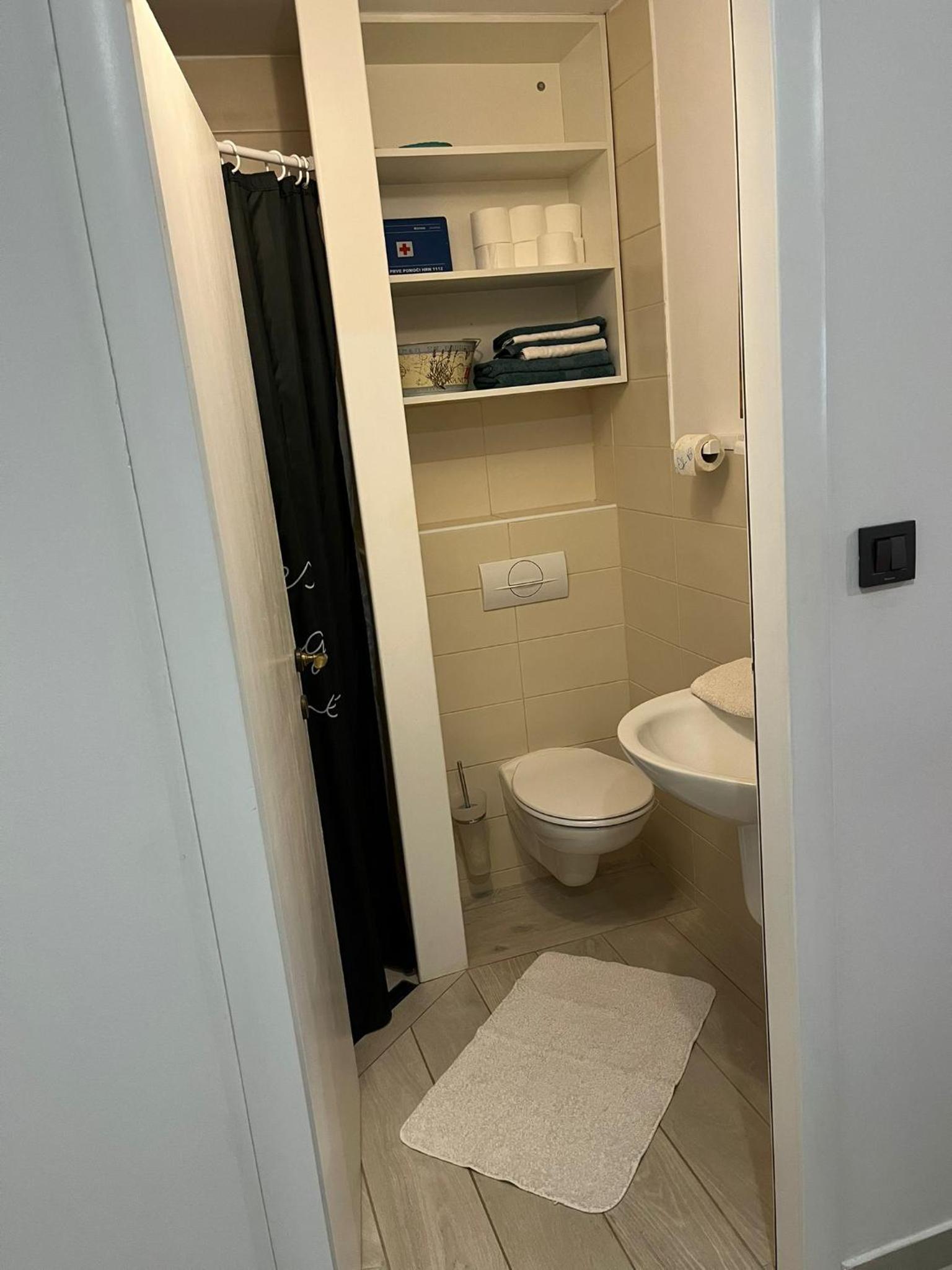 One-Bedroom Apartment - Photo 16