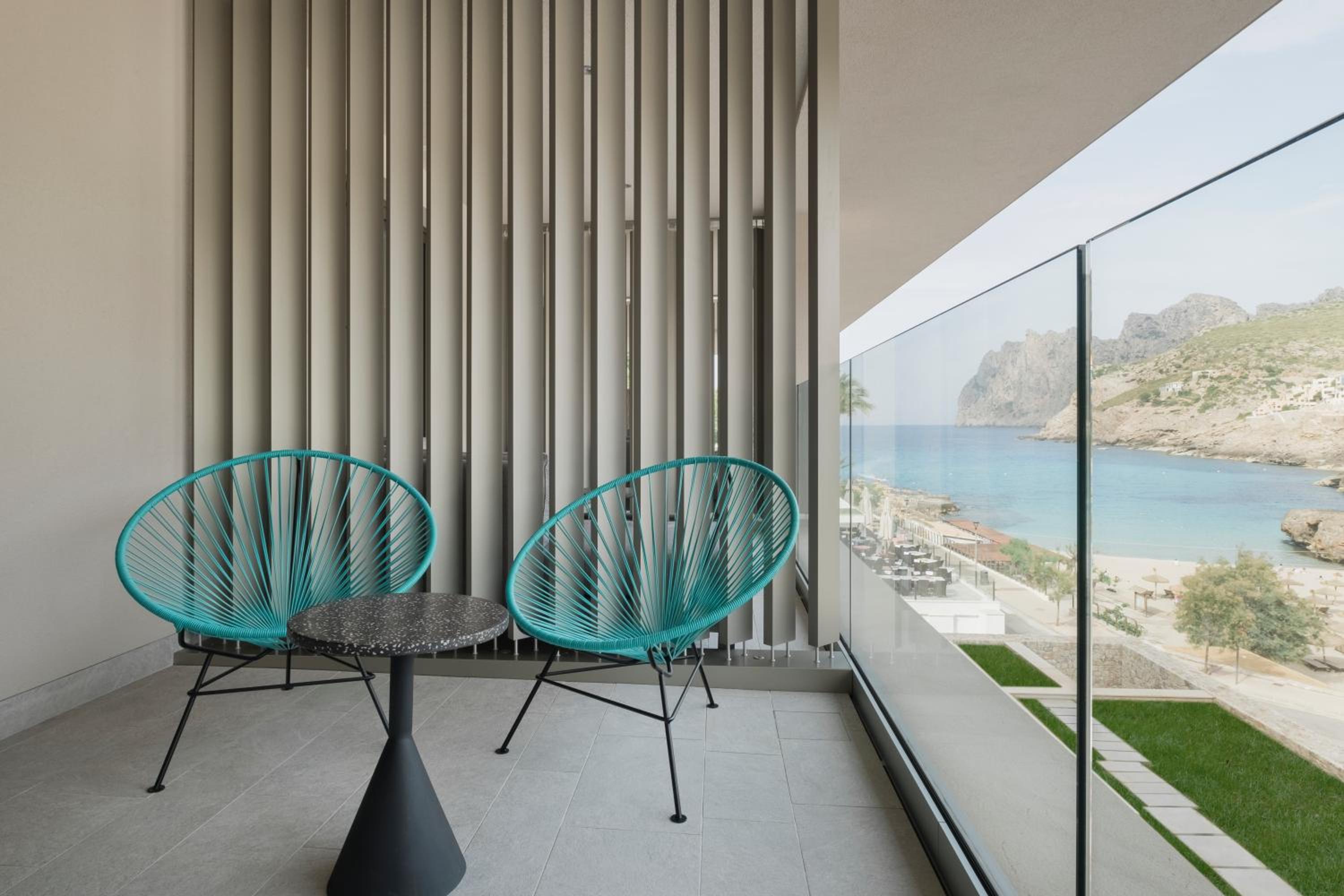 Sala Signature con Terraza y Vista lateral al Mar