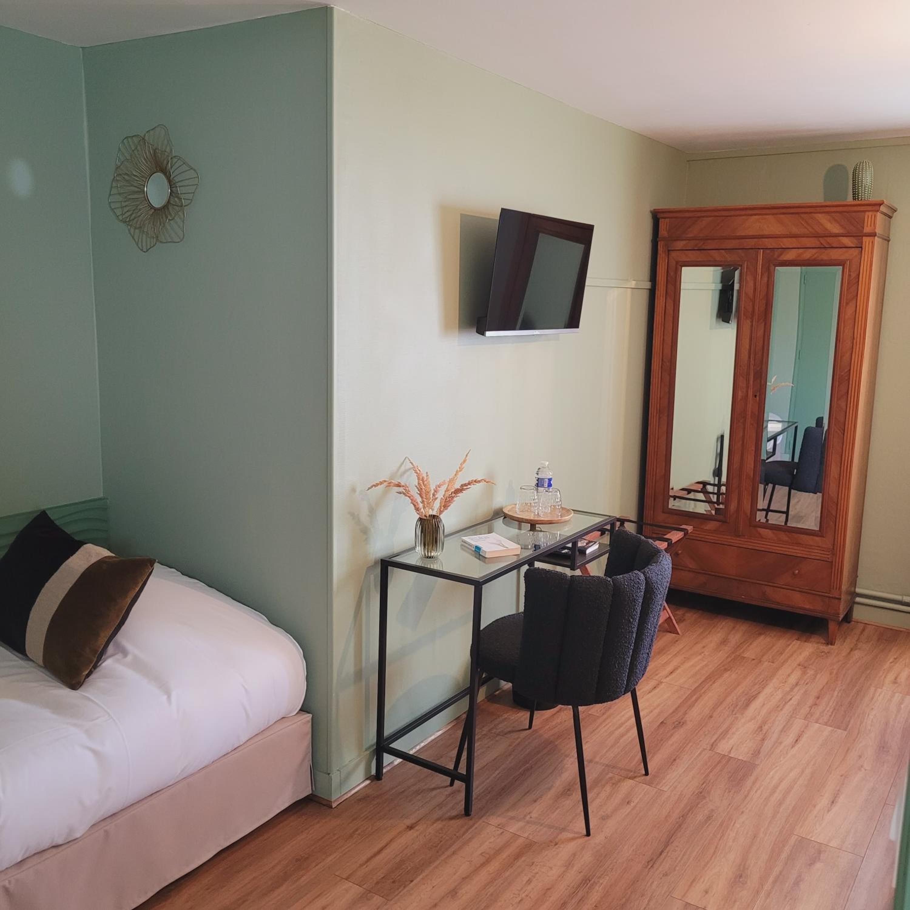 Family Room - Photo 3