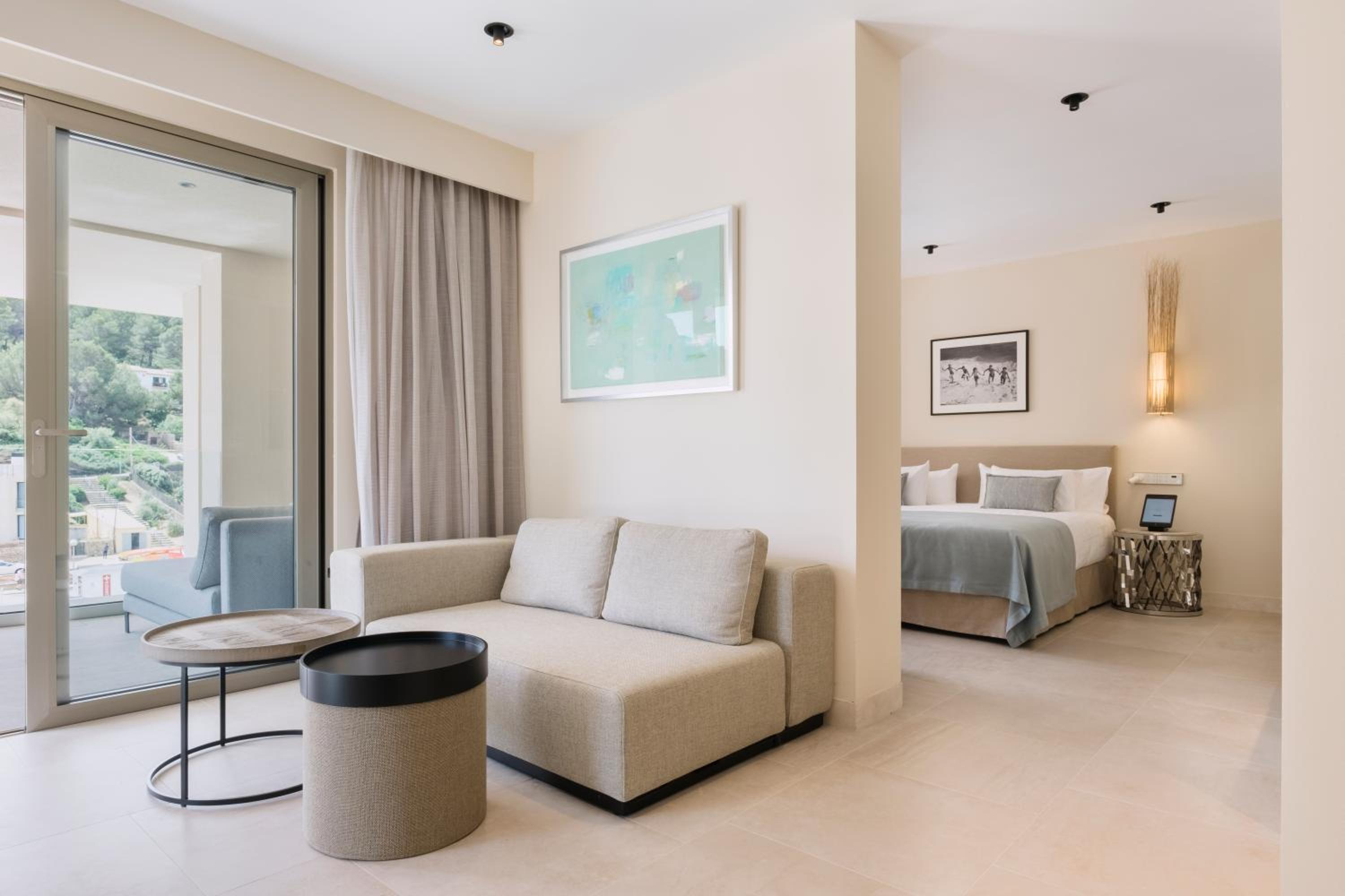 Suite with Terrace and Side Sea View - Photo 4