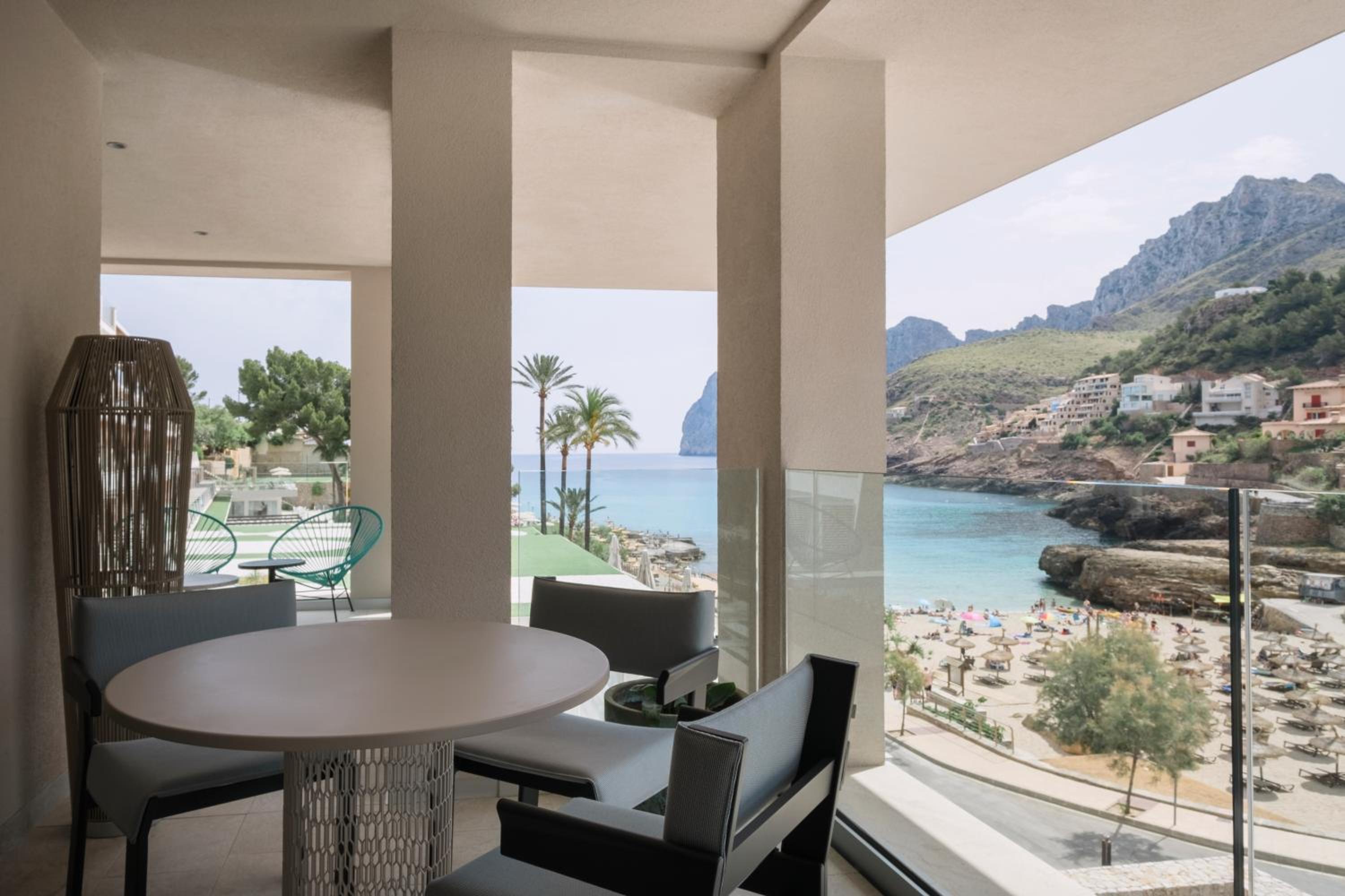 Suite with Terrace and Side Sea View - Photo 2