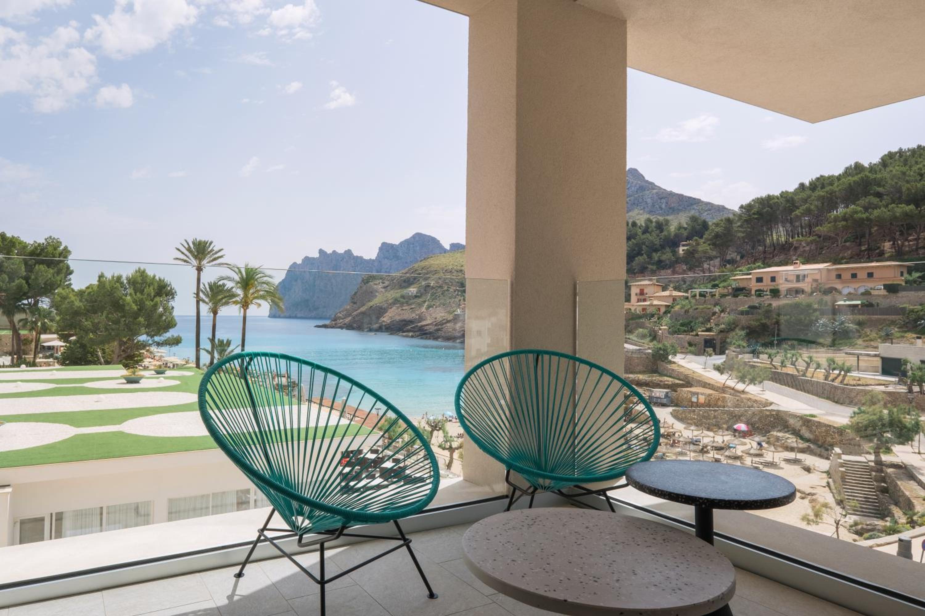 Suite with Terrace and Side Sea View - Photo 13