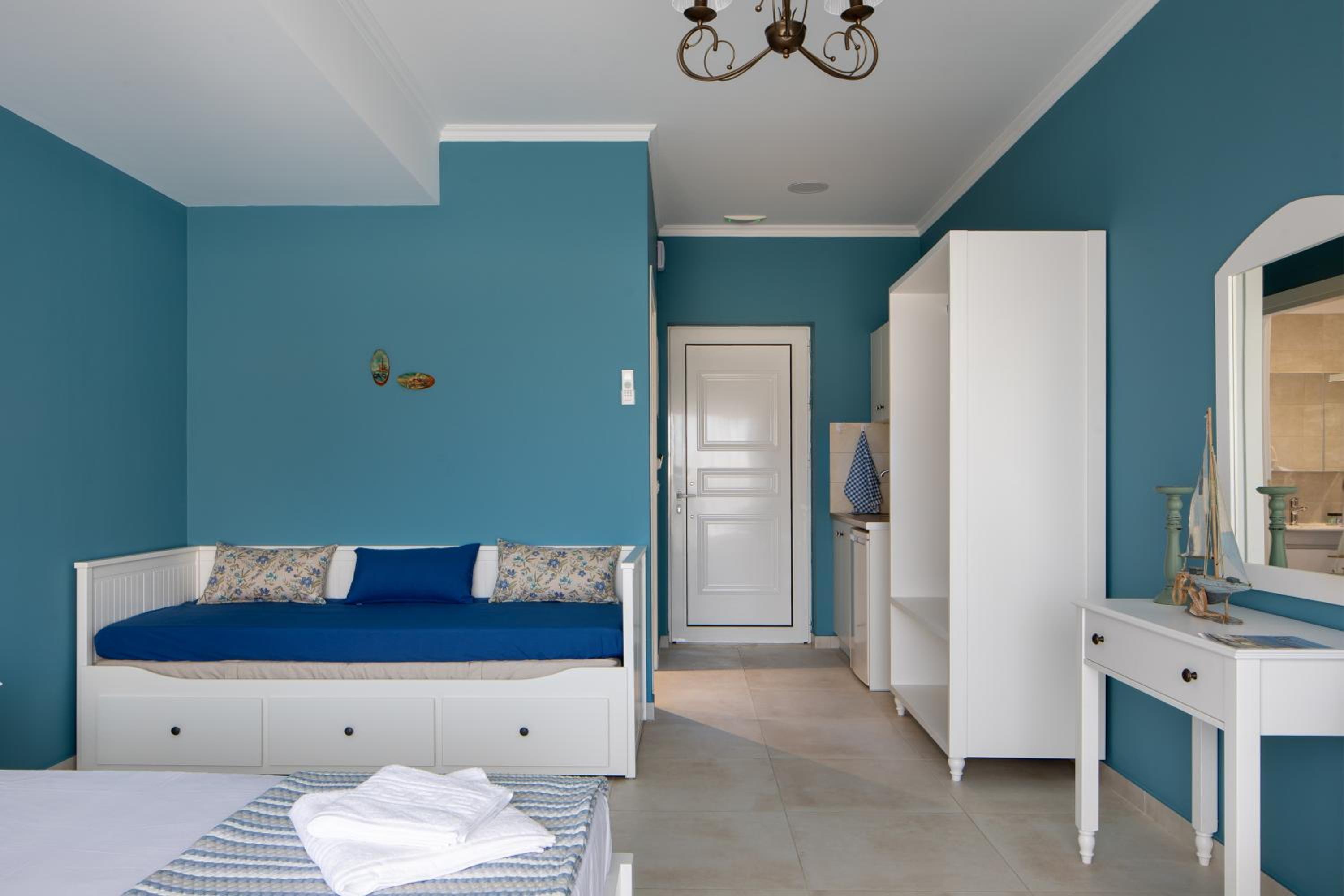 Studio Apartment with Sea View photo 3