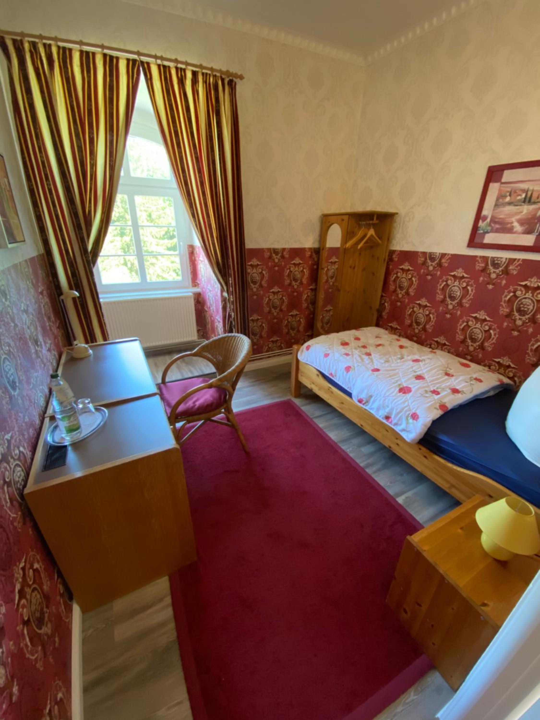 Single Room with Bathroom photo 3