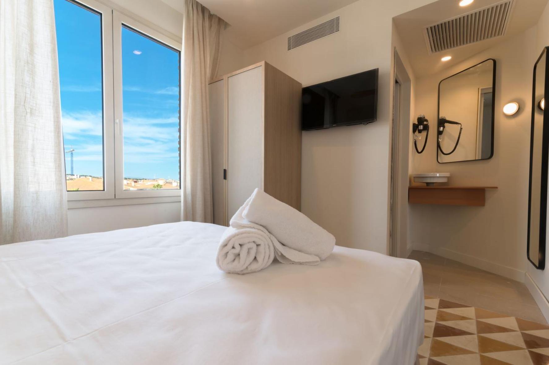 Small Double Room - Photo 7