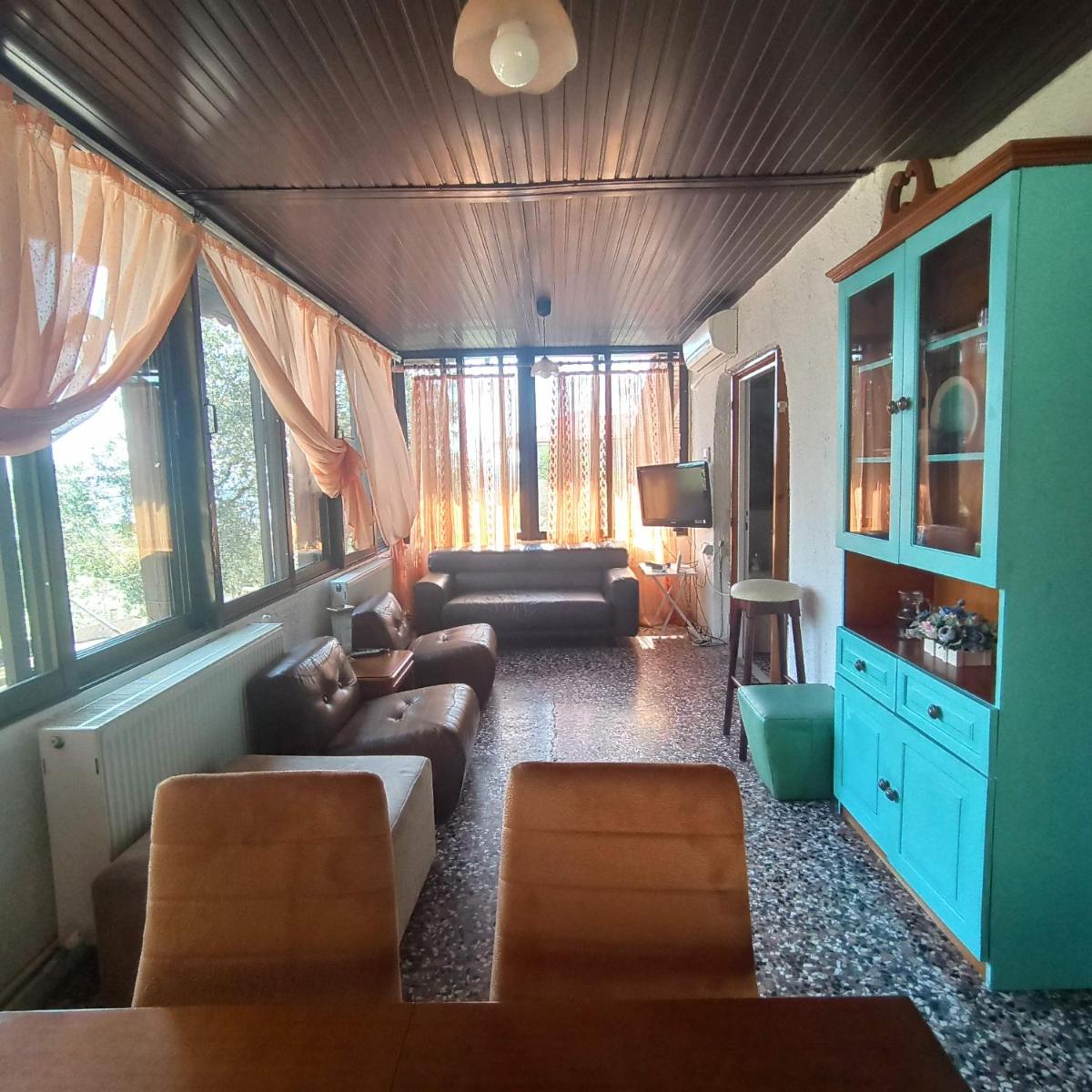 Three-Bedroom House photo 3