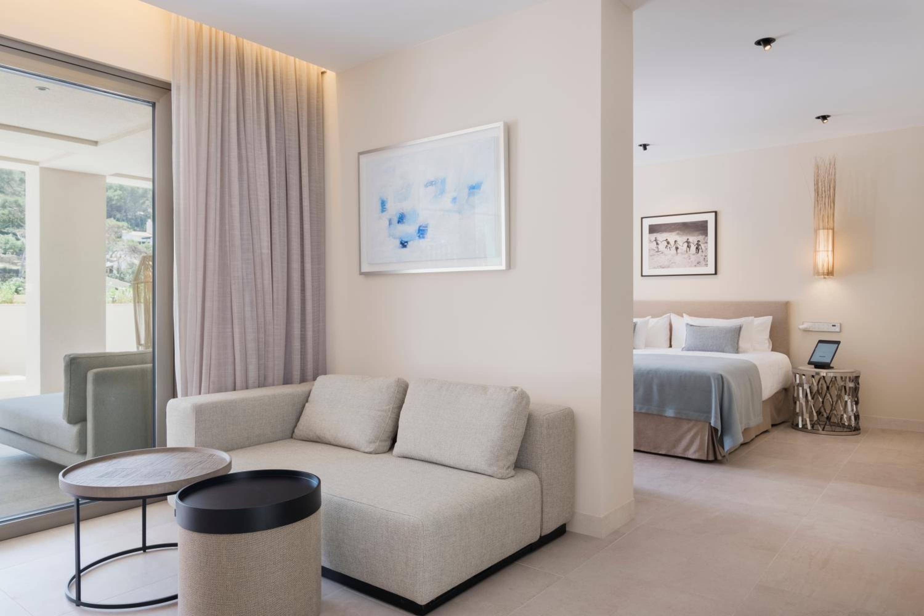 Suite With Private Pool and Side Sea View - Photo 4