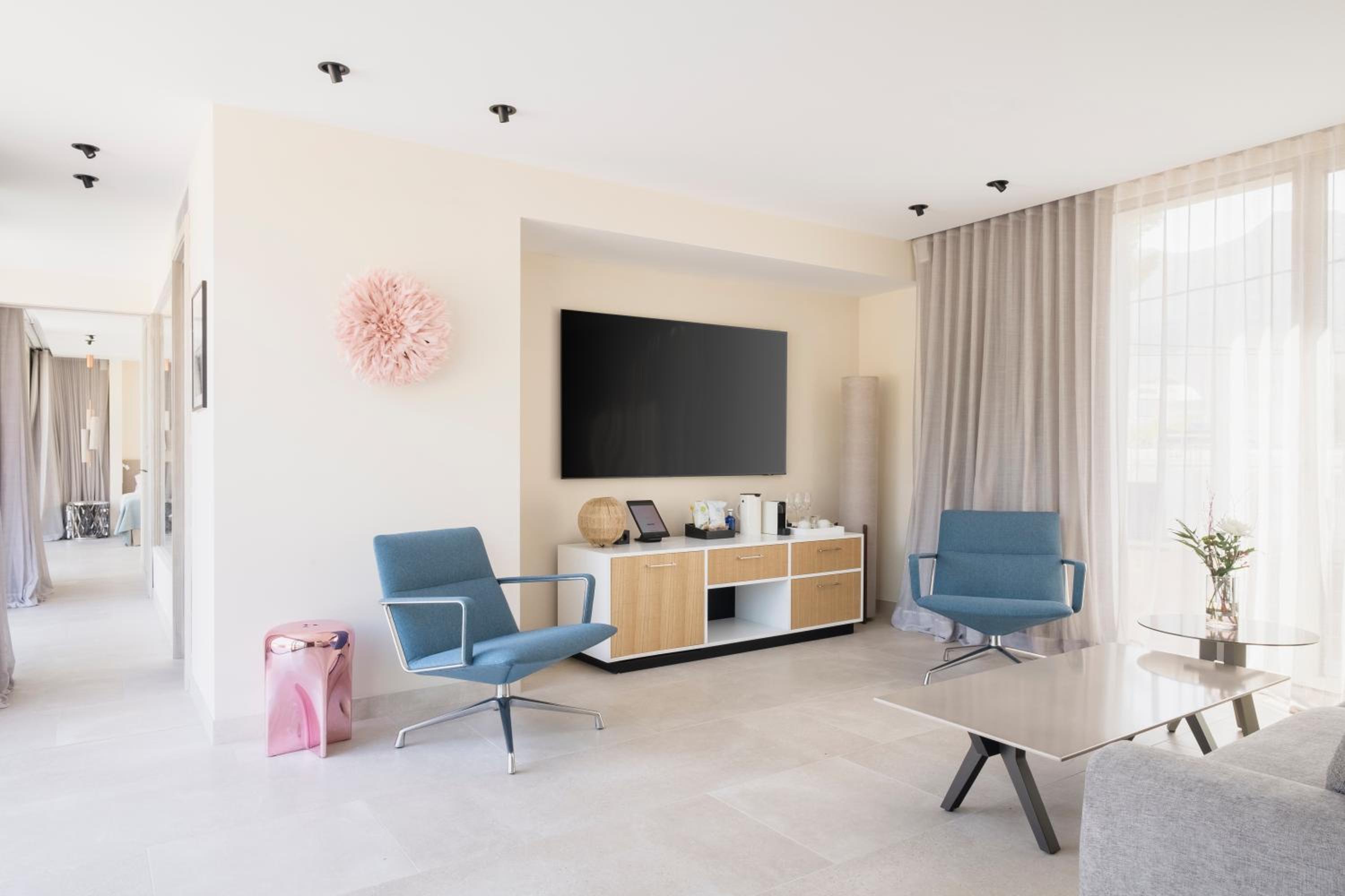 Suite Penthouse con Piscina Privada y Vista Lateral al Mar