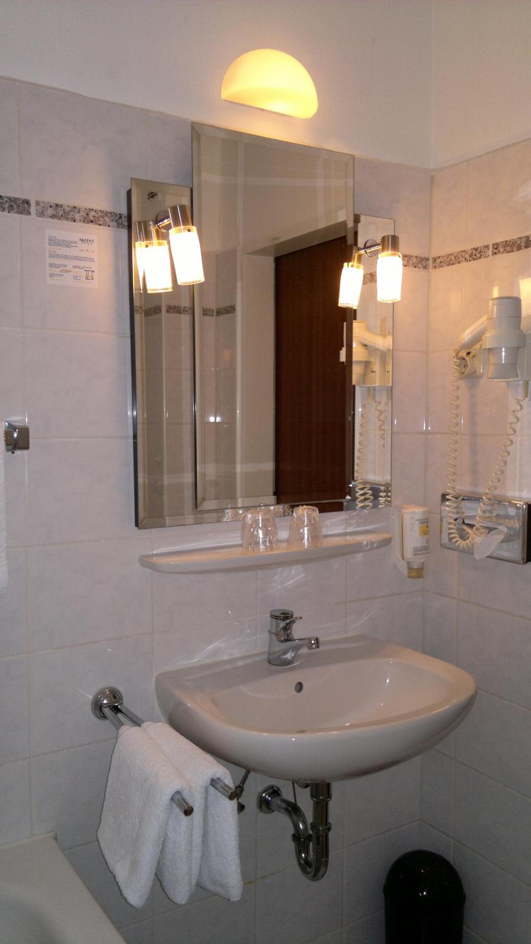 Economy Double Room - Photo 6