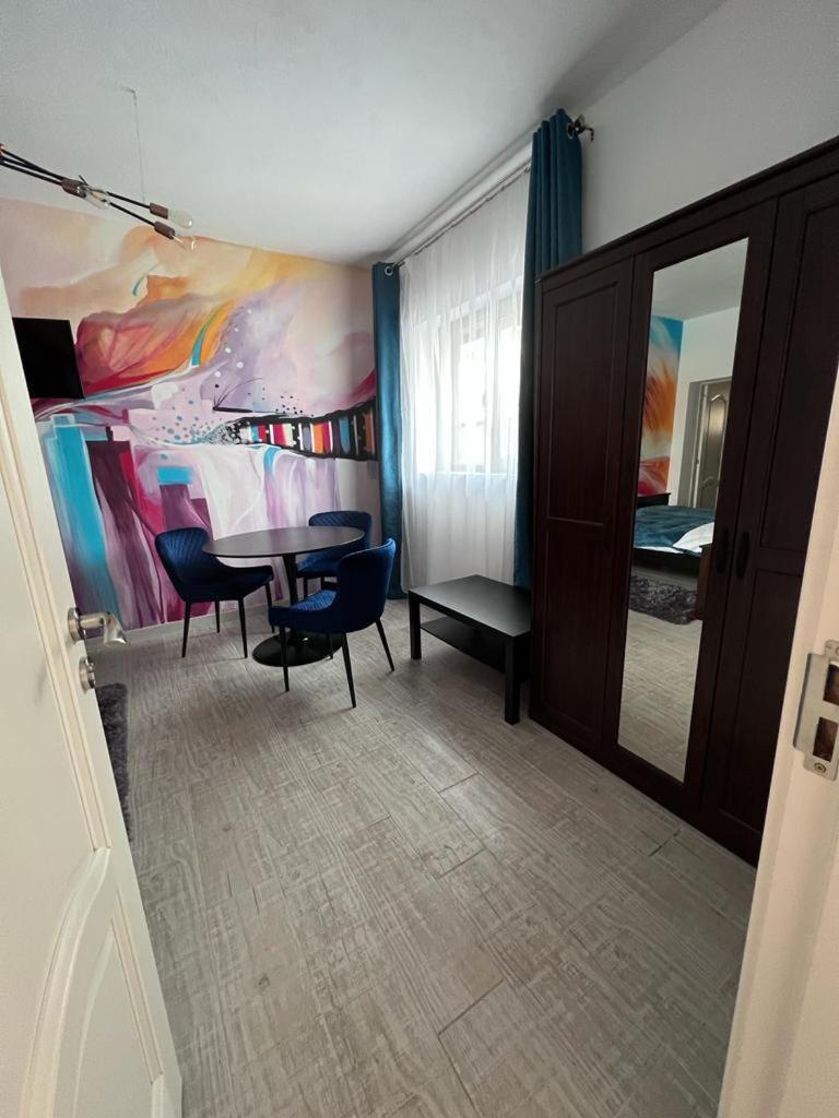 Large Double Room - Photo 1