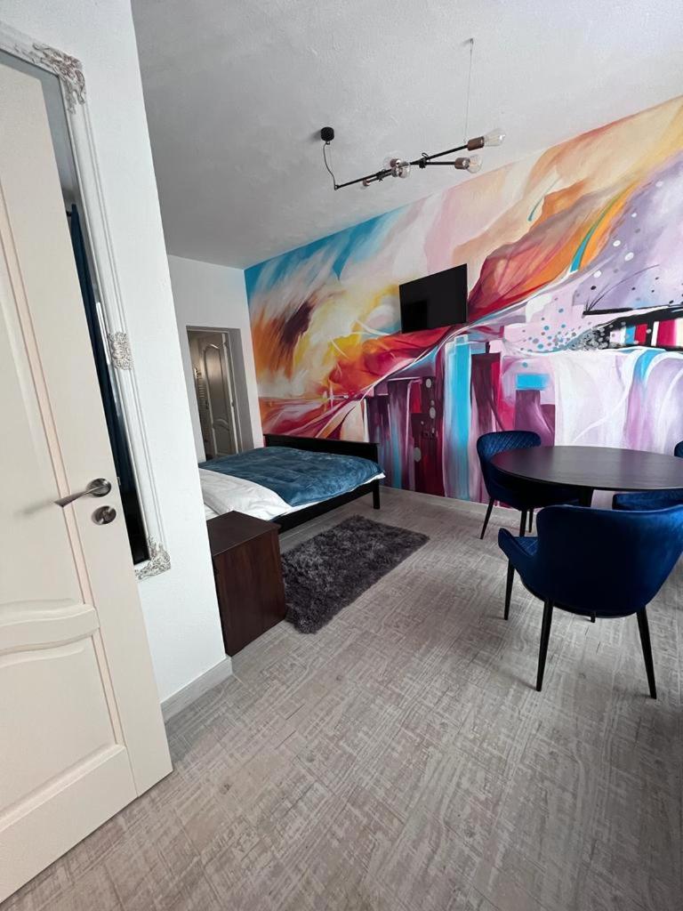Large Double Room - Photo 2