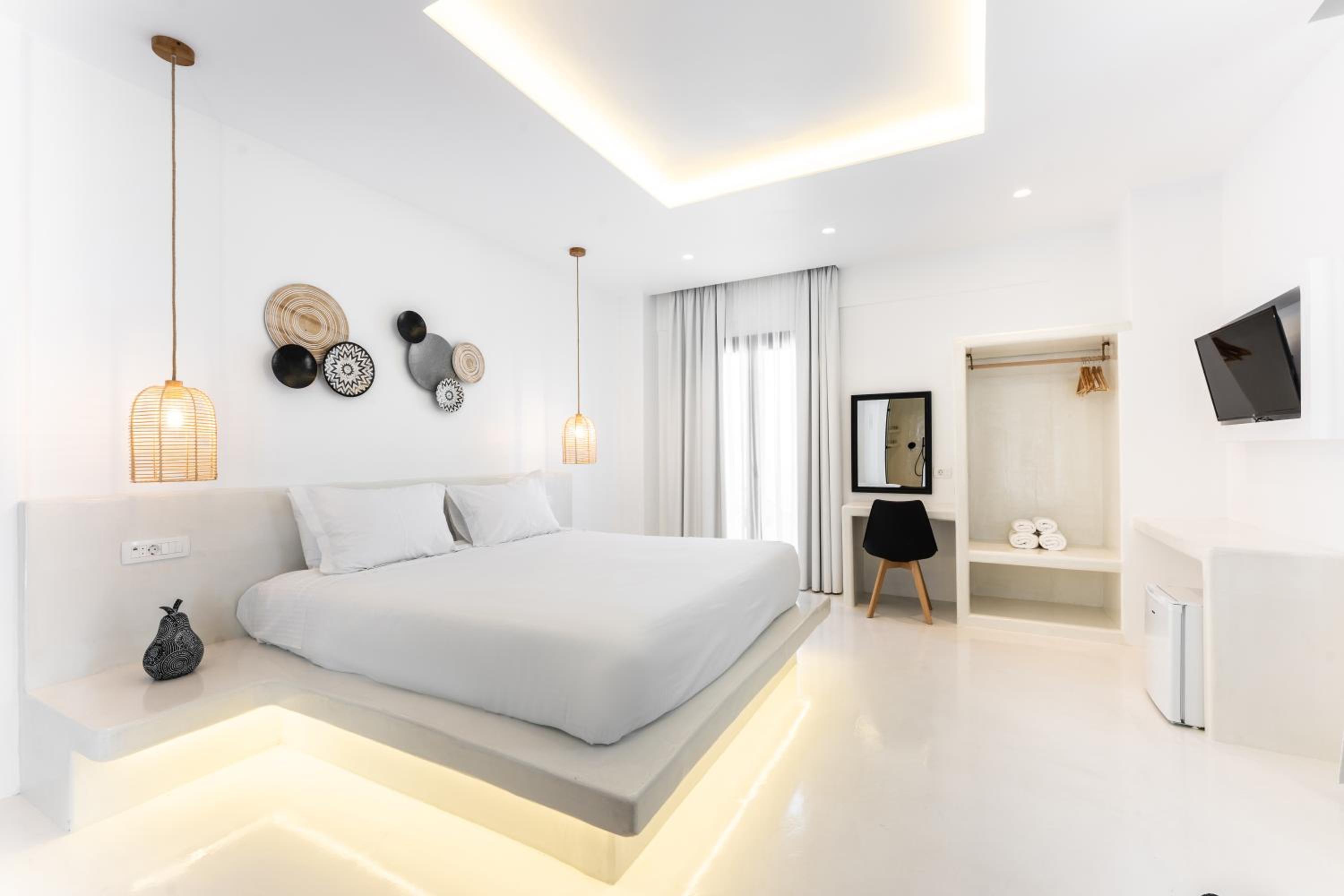 Senior Suite with Outdoor Hot Tub & Sea View photo 3