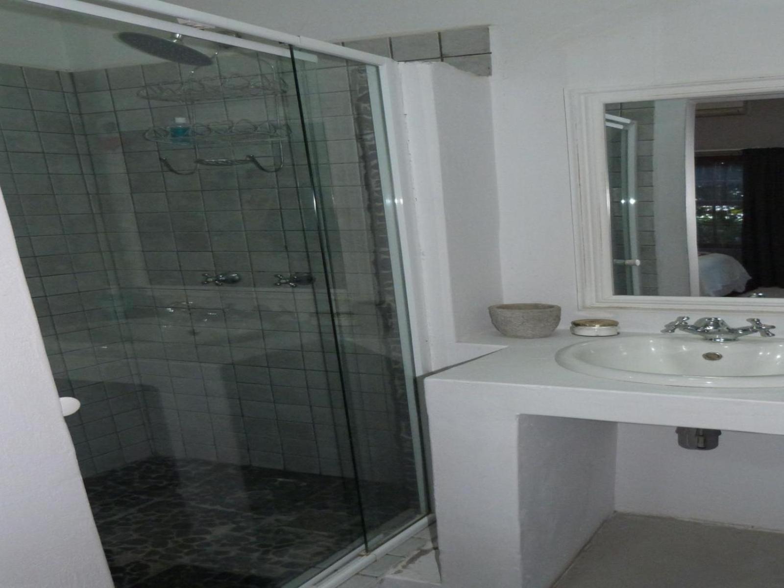 Three-Bedroom House - Photo 14