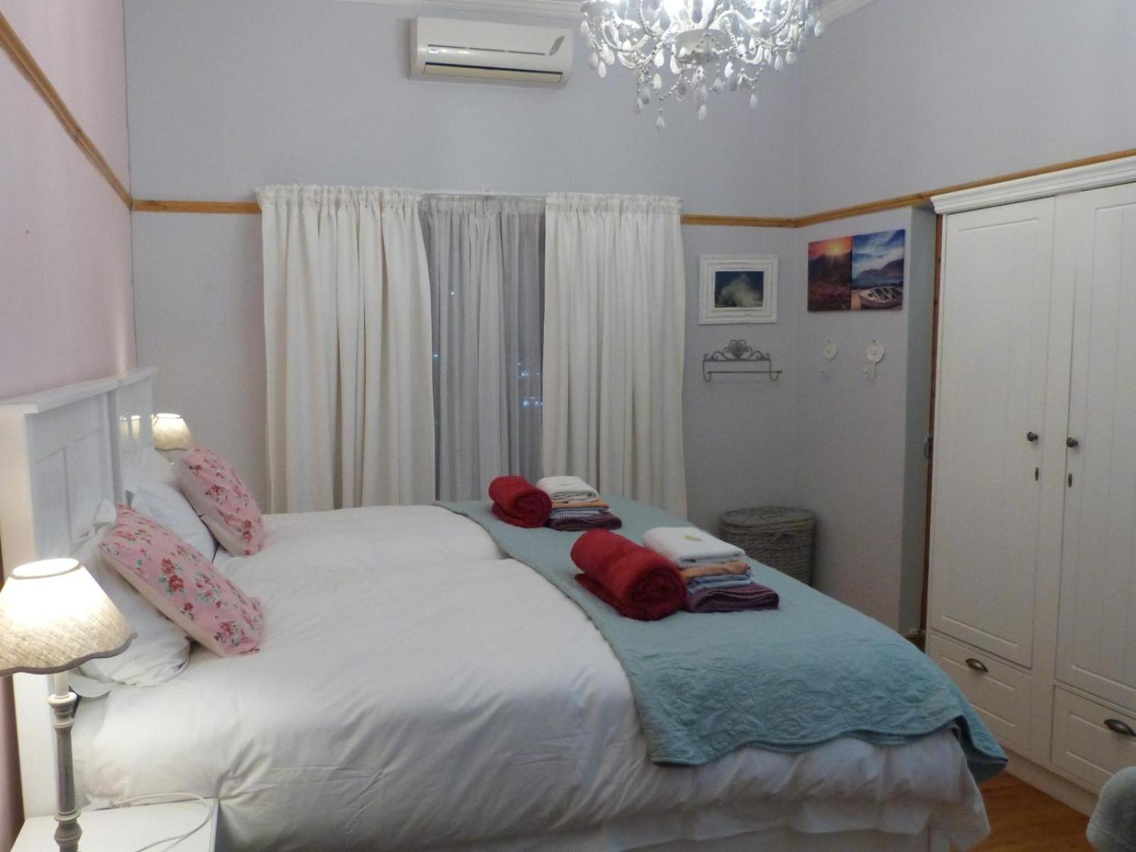 Three-Bedroom House - Photo 31