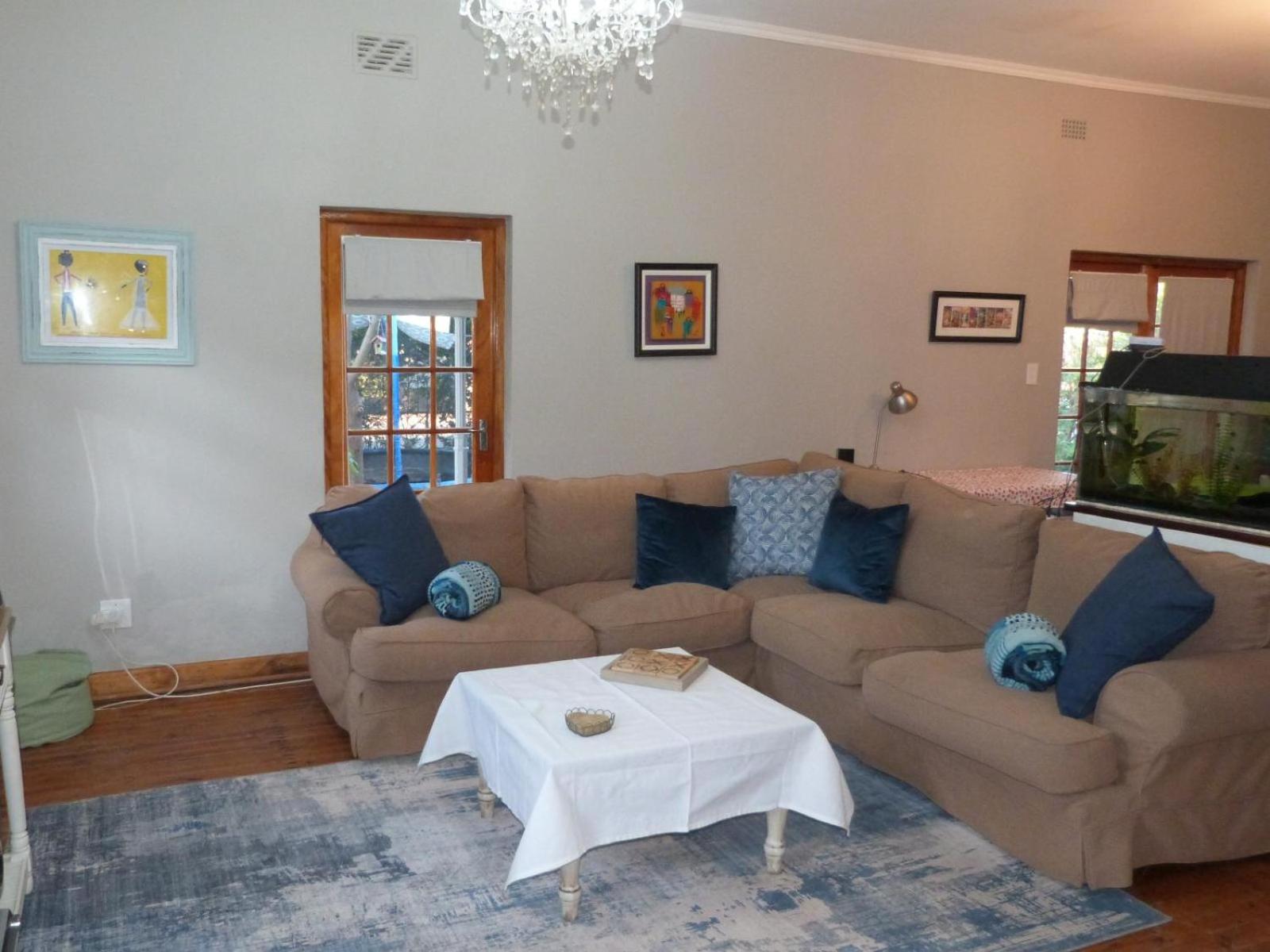 Three-Bedroom House - Photo 10