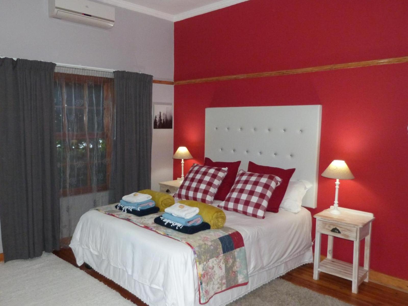 Three-Bedroom House - Photo 9