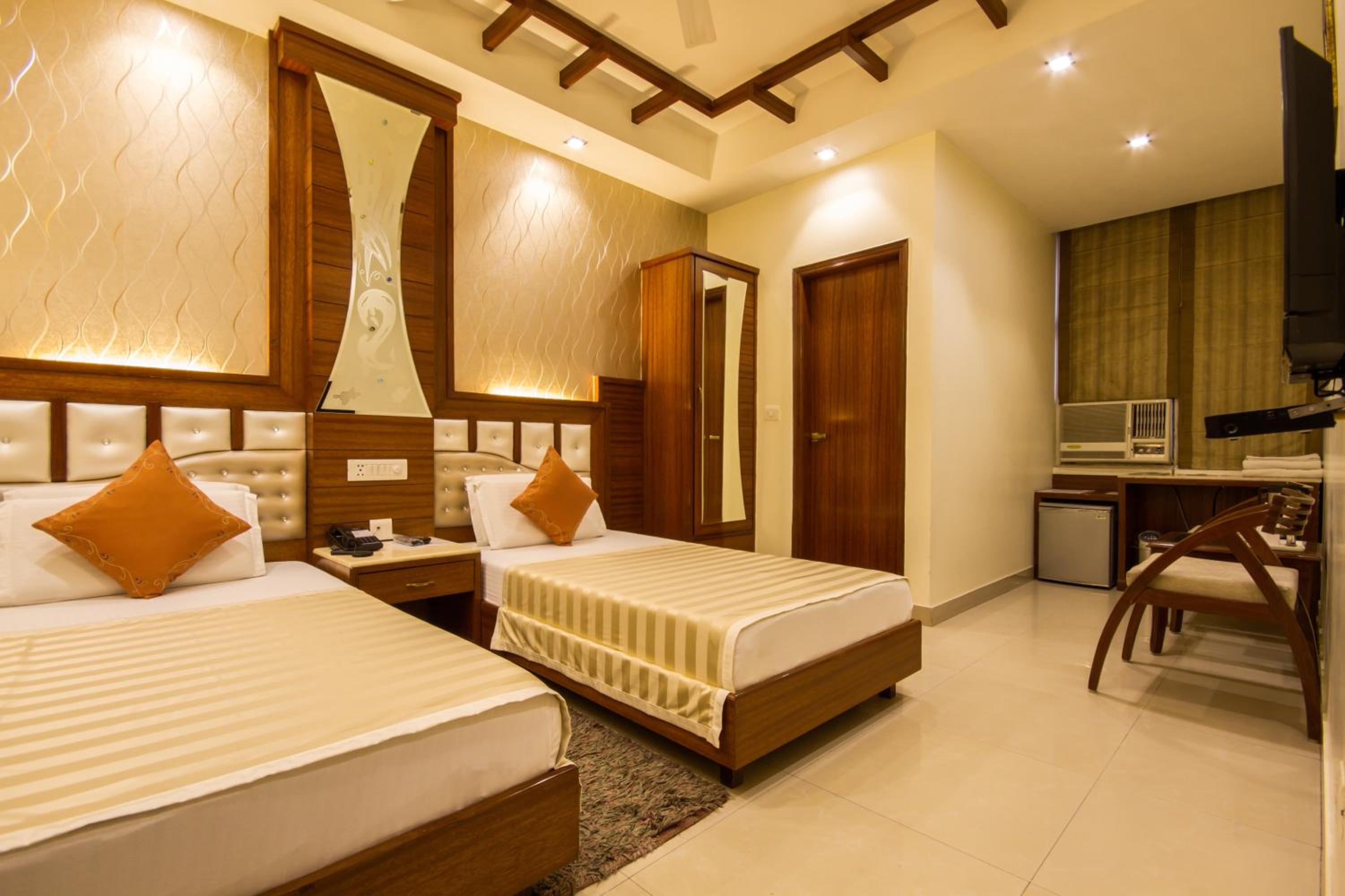 Deluxe Room - Photo 10