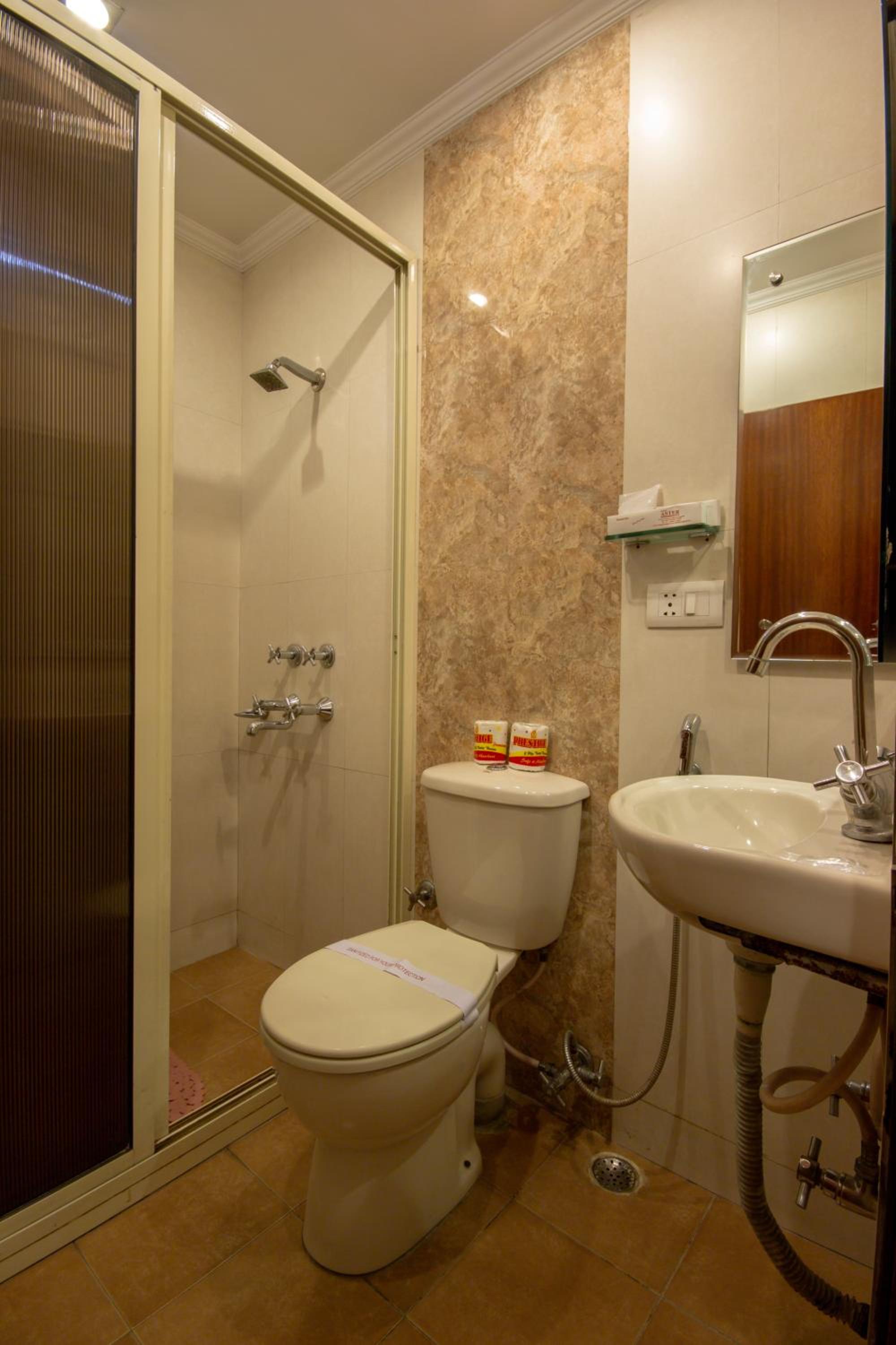 Deluxe Room - Photo 9