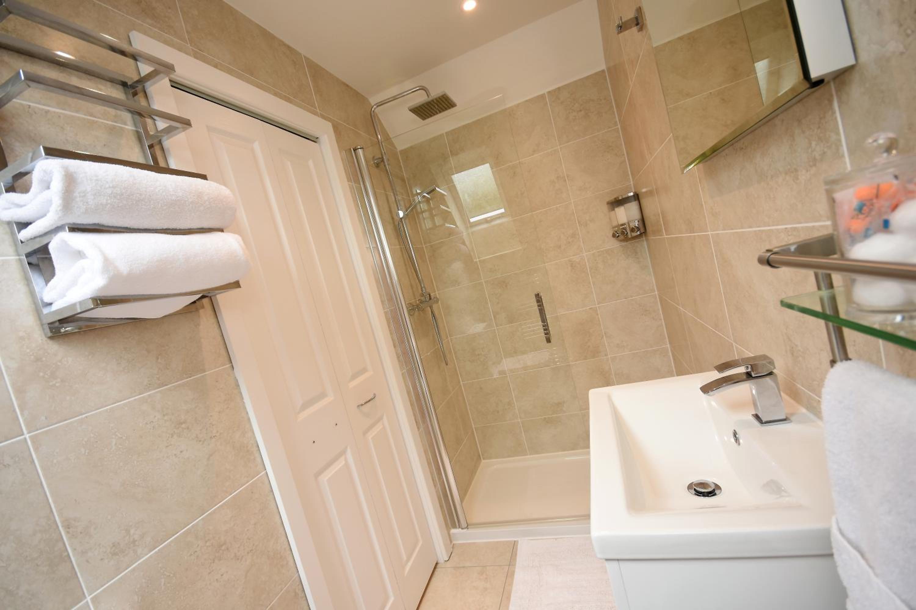 Deluxe King Room - Photo 17