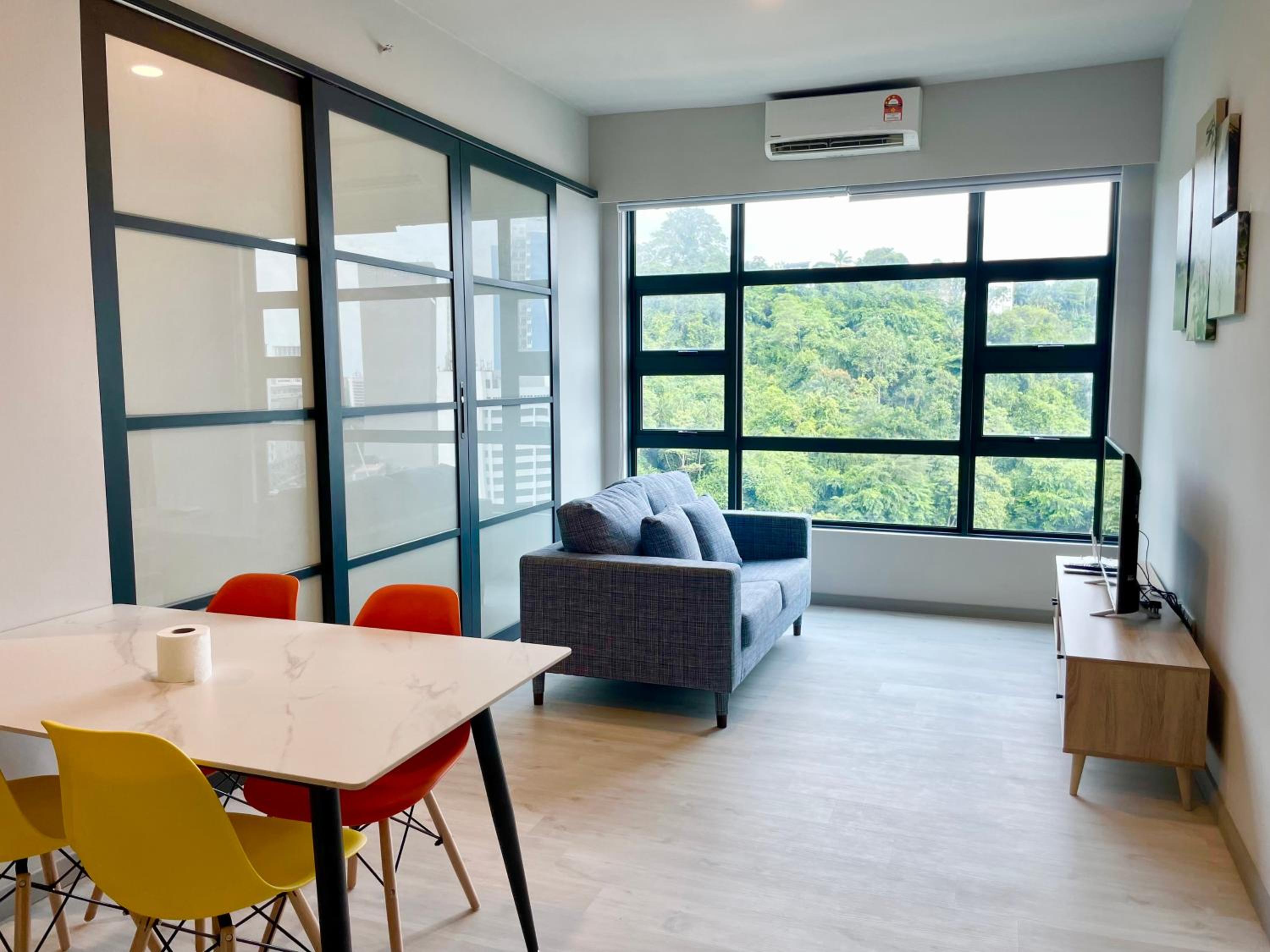 Apartment with Mountain View