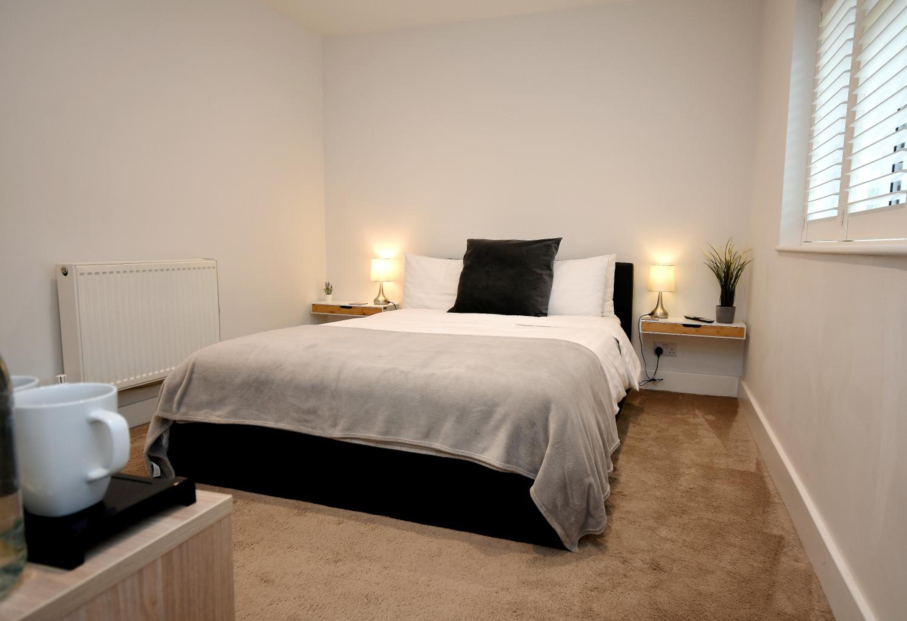 Deluxe King Room - Photo 9