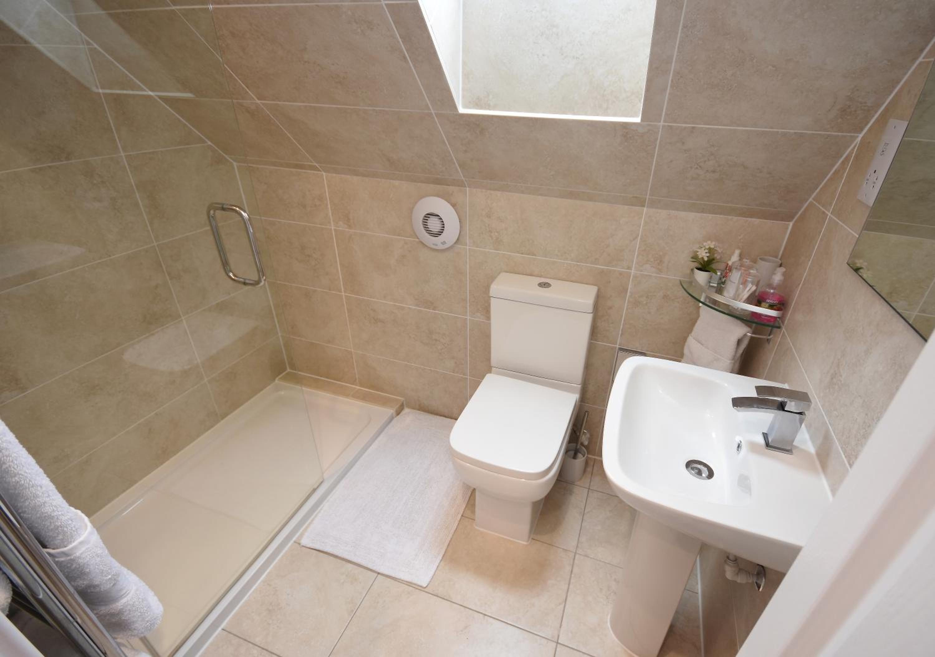 Deluxe King Room - Photo 19