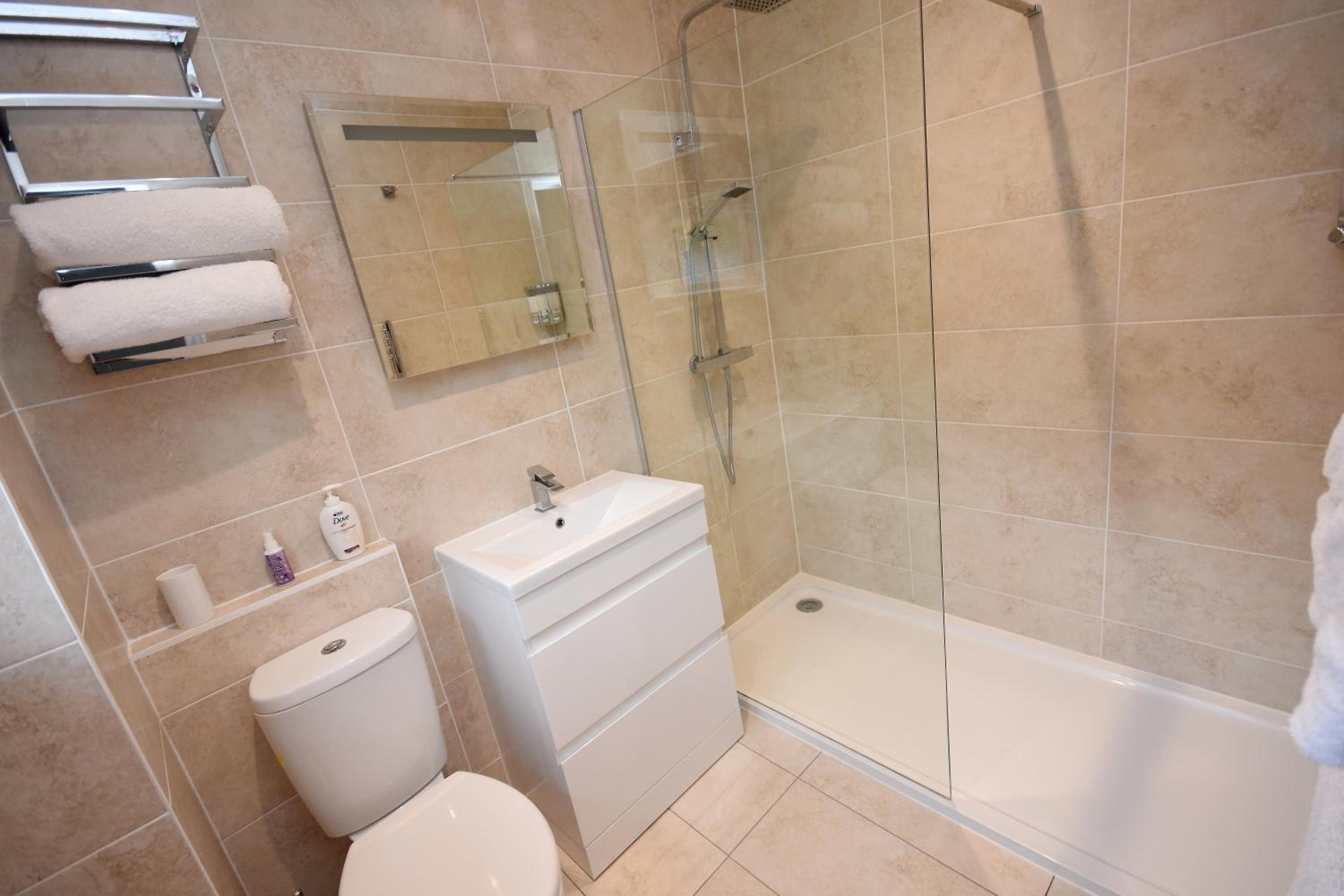 Deluxe King Room - Photo 10