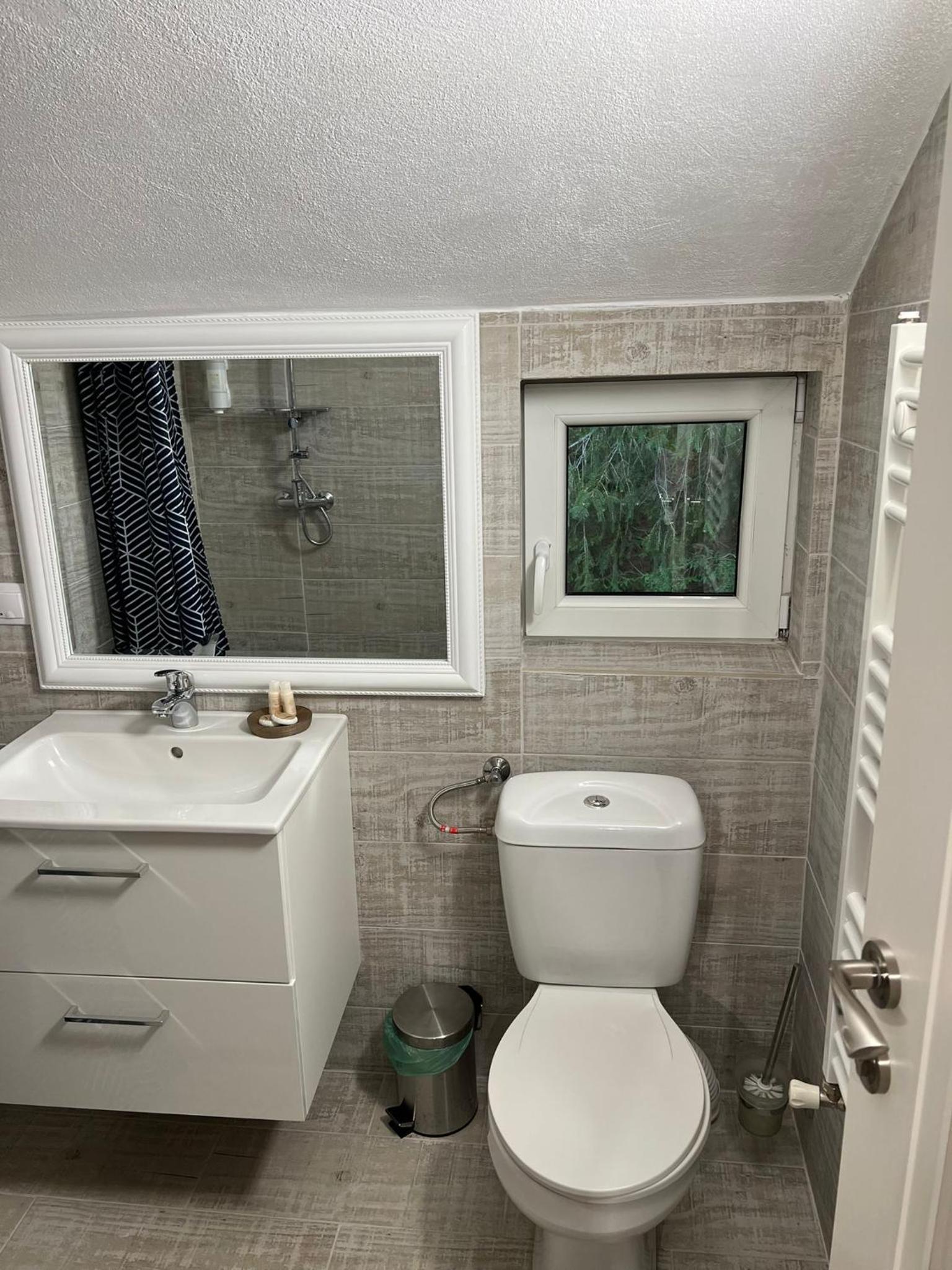 Double Room with Pool View - Photo 6