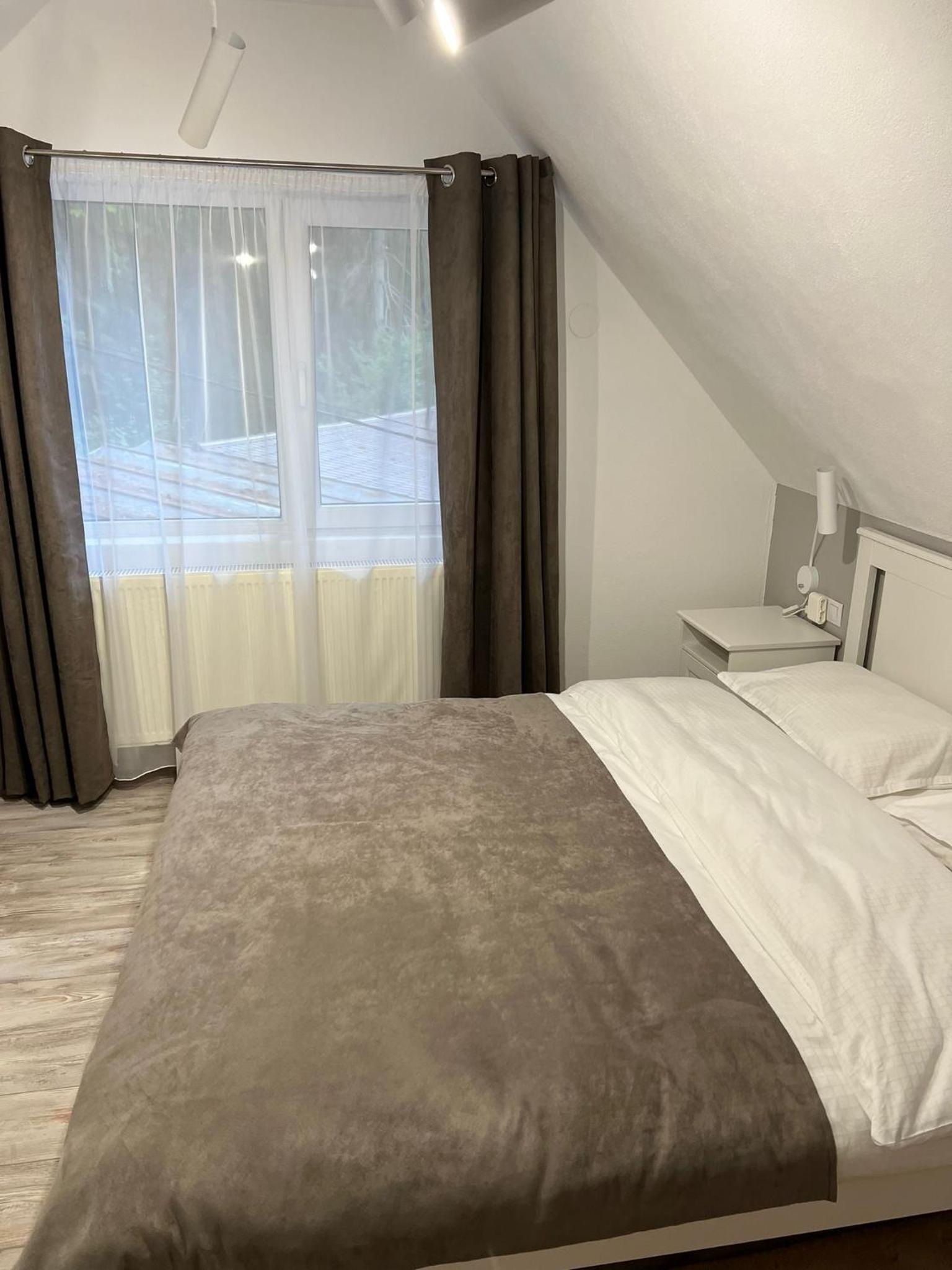 Double Room with Pool View - Photo 2