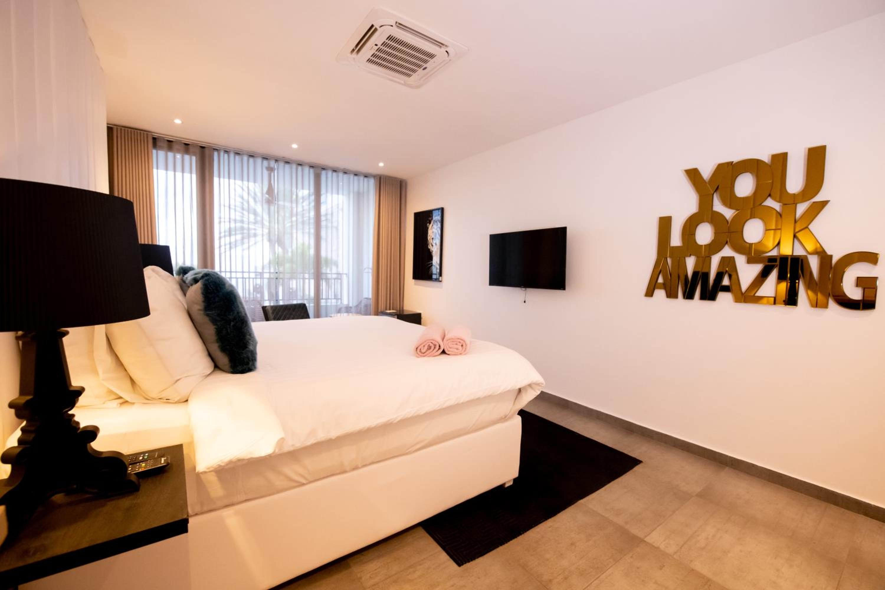 Comfort King Room with Balcony and Ocean View
