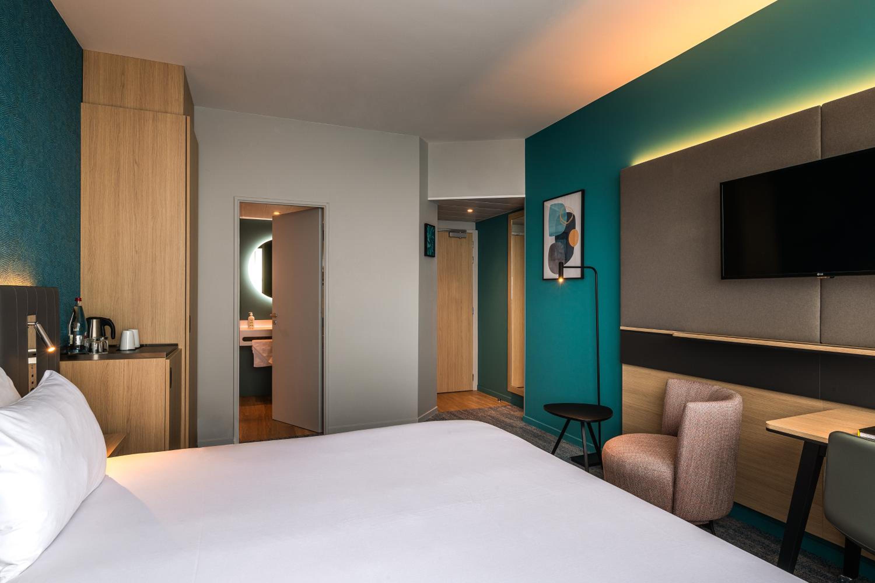 Standard Double Room - Photo 12