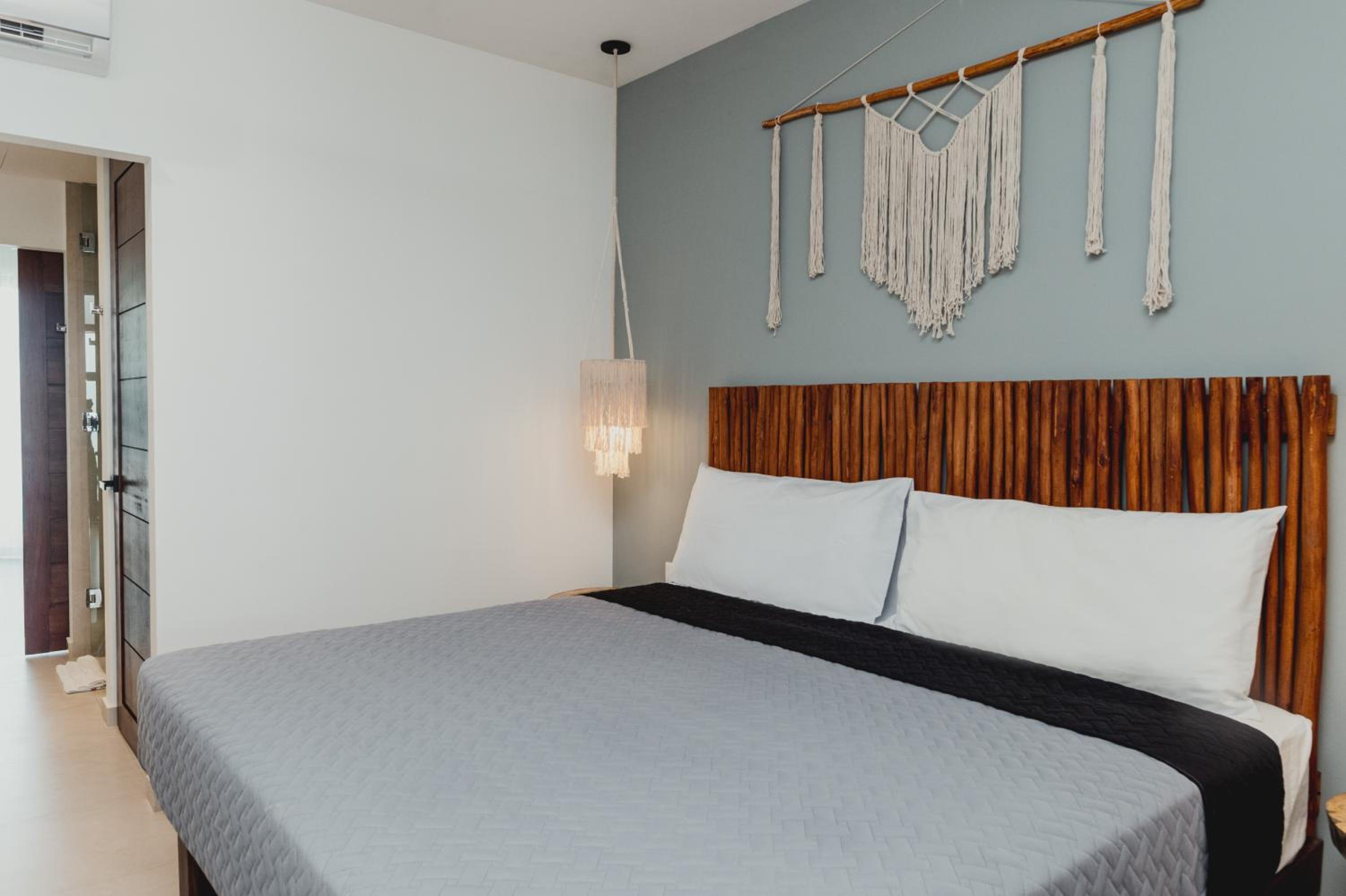 Superior Suite - Photo 8
