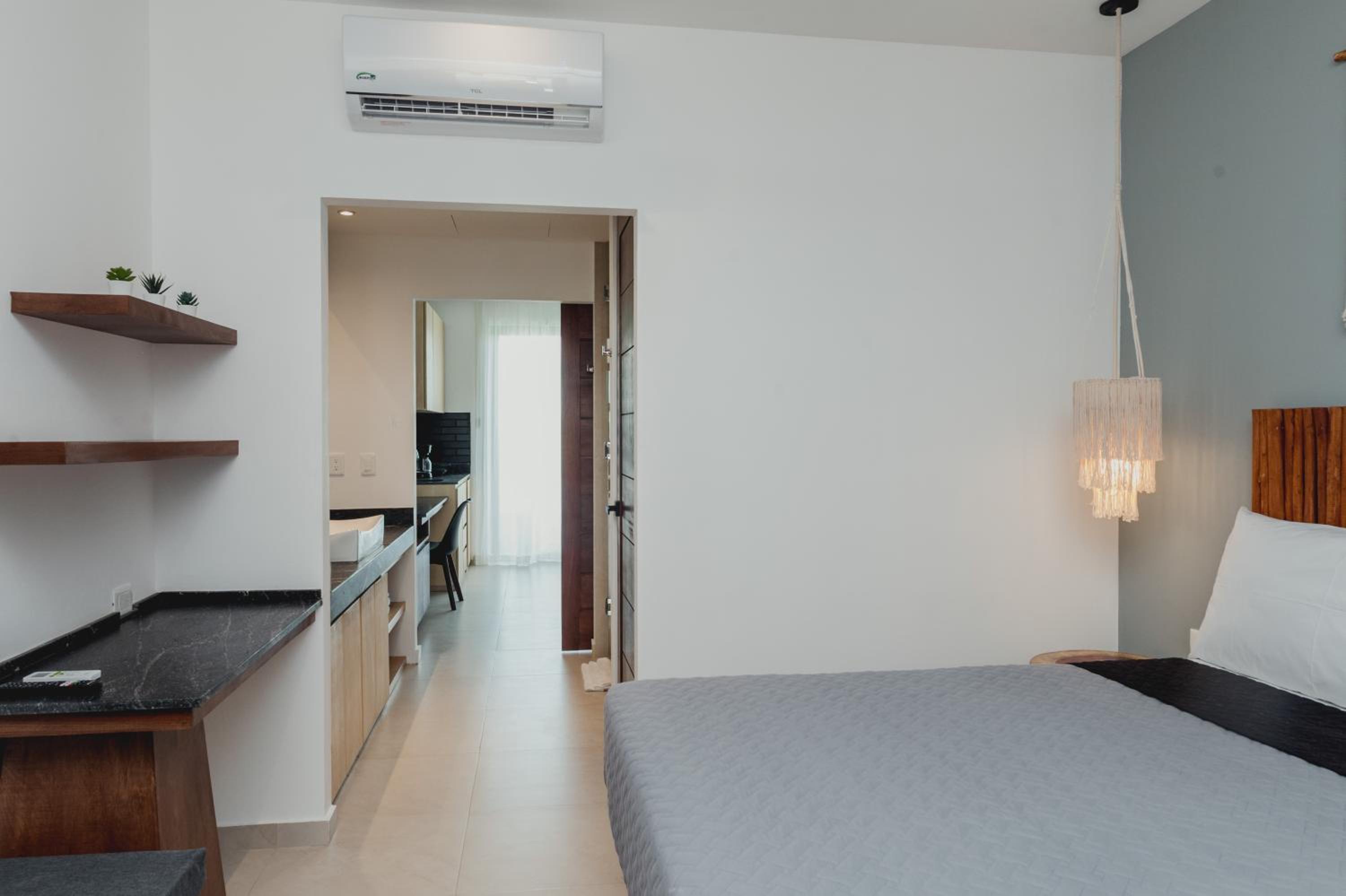Superior Suite - Photo 9