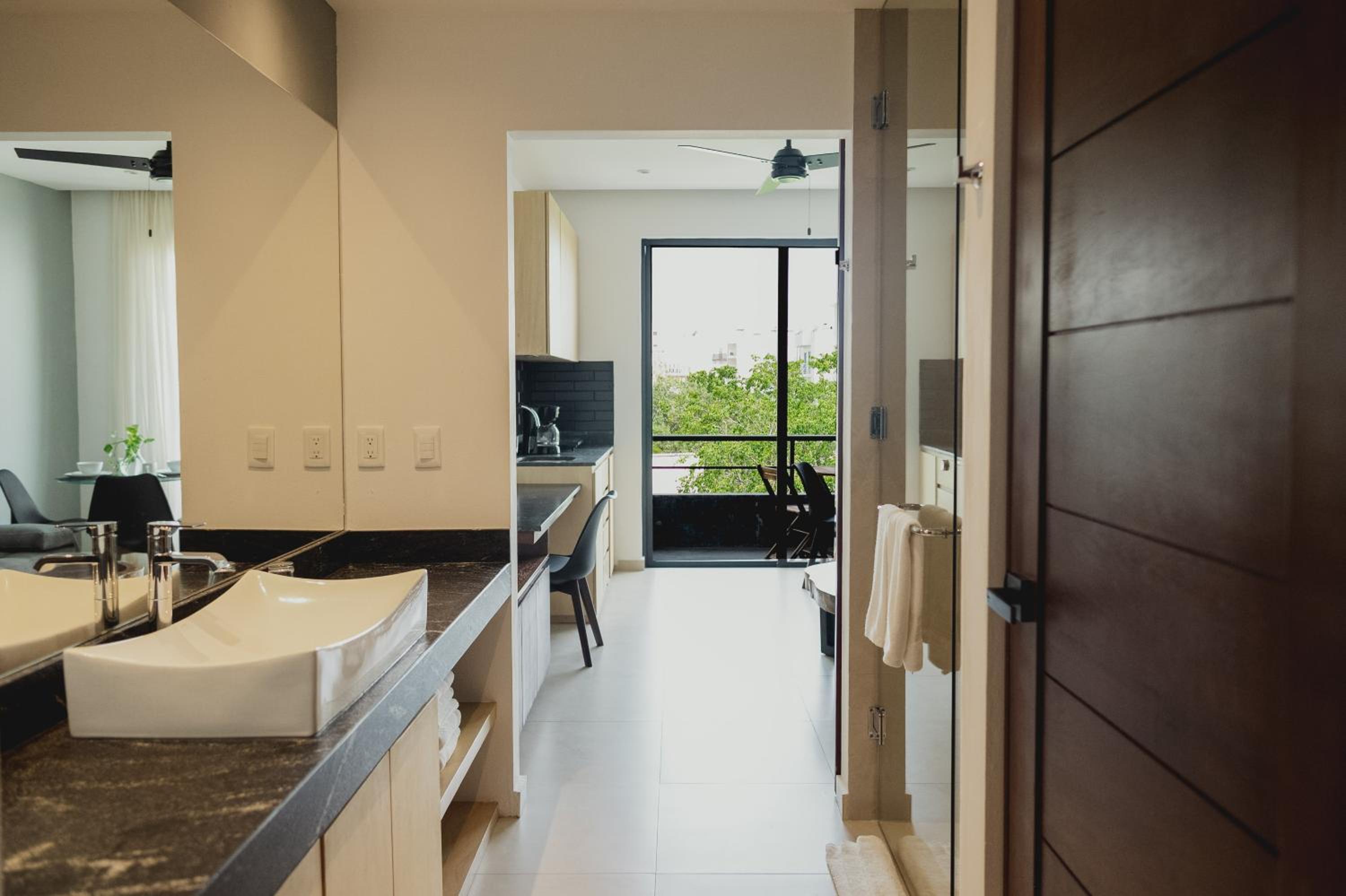 Superior Suite - Photo 6